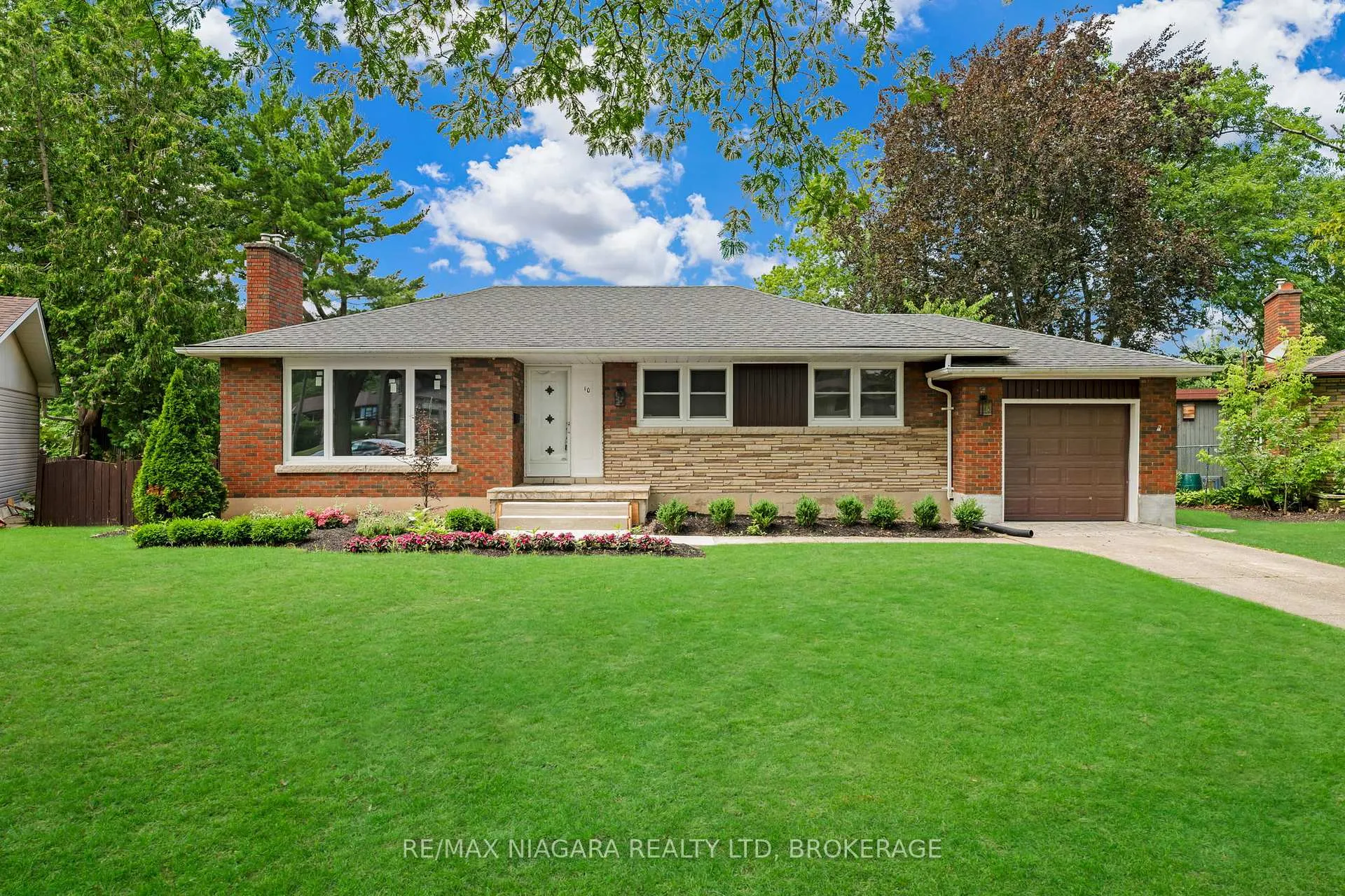 Photo 1 of 10 West Hampton Road, St. Catharines, Glendale/Glenridge — HOMEH