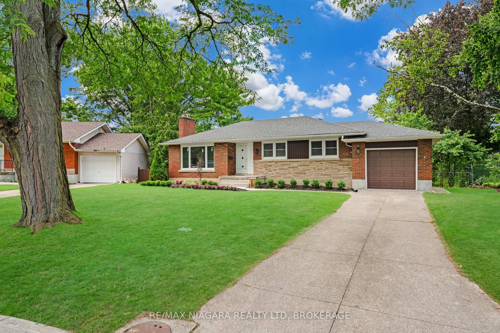 Photo 2 of 10 West Hampton Road, St. Catharines, Glendale/Glenridge — HOMEH