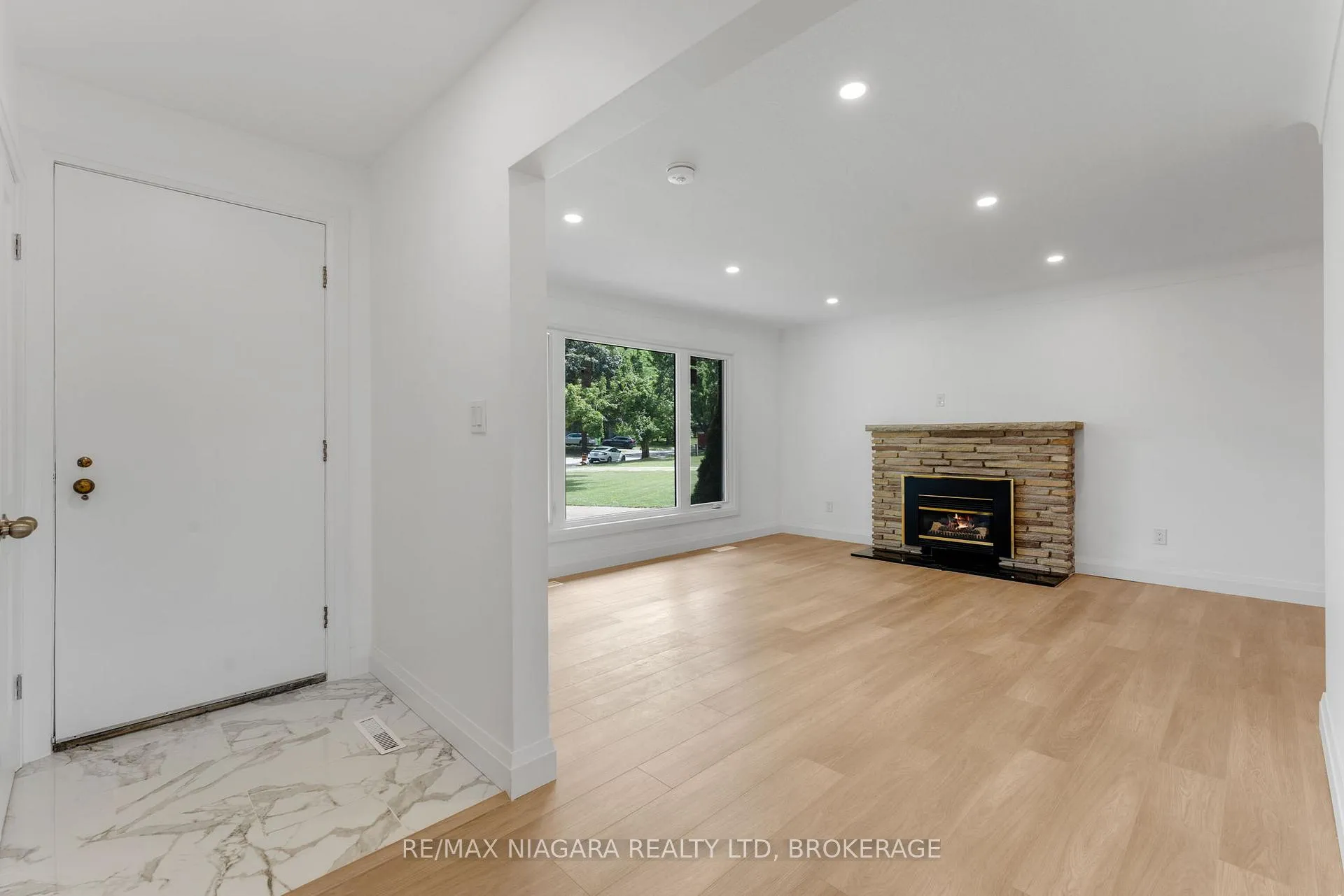 Photo 3 of 10 West Hampton Road, St. Catharines, Glendale/Glenridge — HOMEH