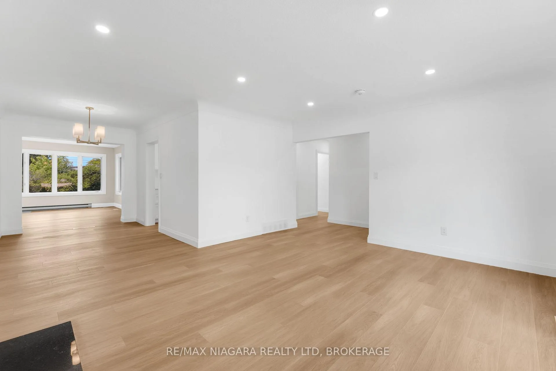 Photo 6 of 10 West Hampton Road, St. Catharines, Glendale/Glenridge — HOMEH