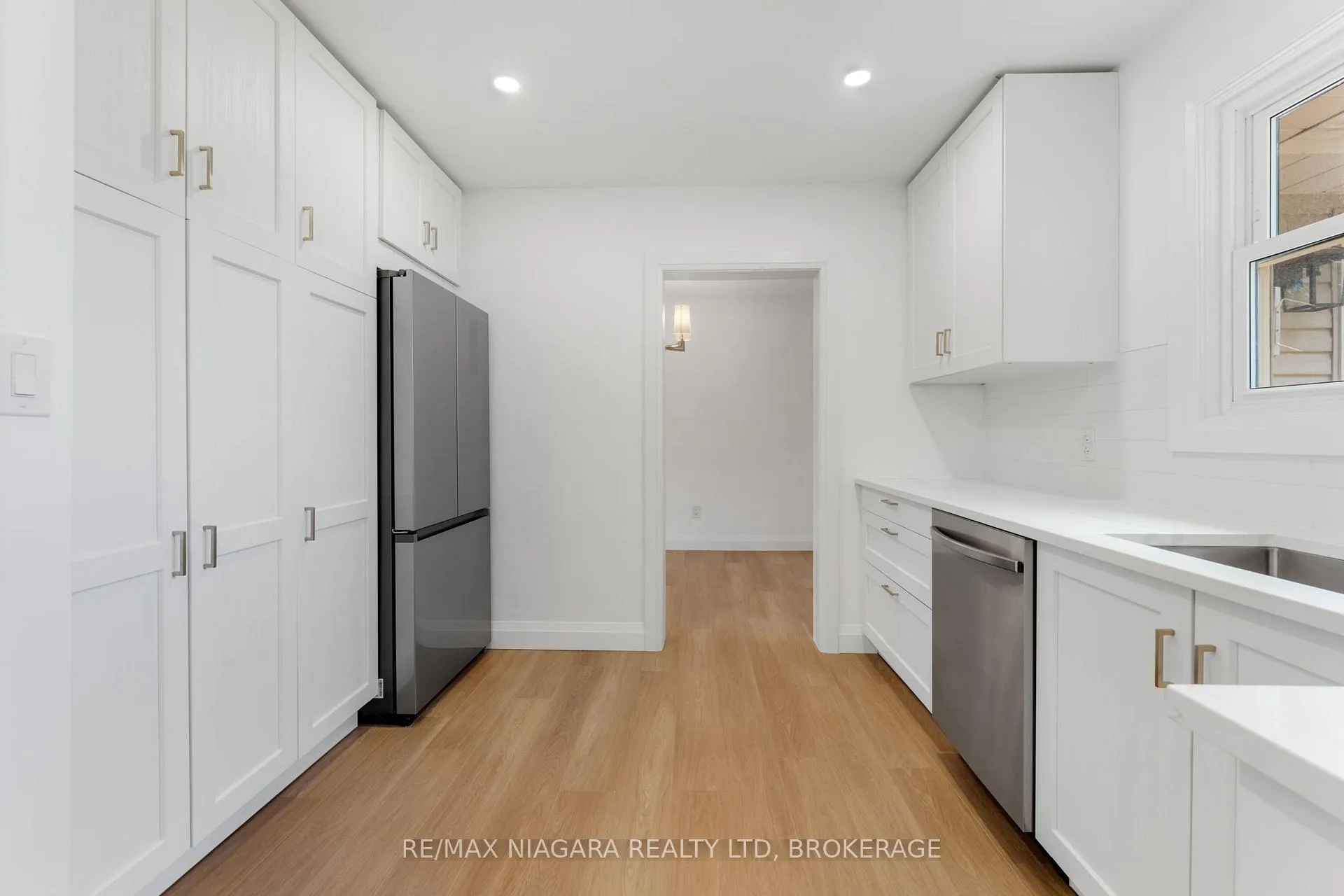 Photo 11 of 10 West Hampton Road, St. Catharines, Glendale/Glenridge — HOMEH