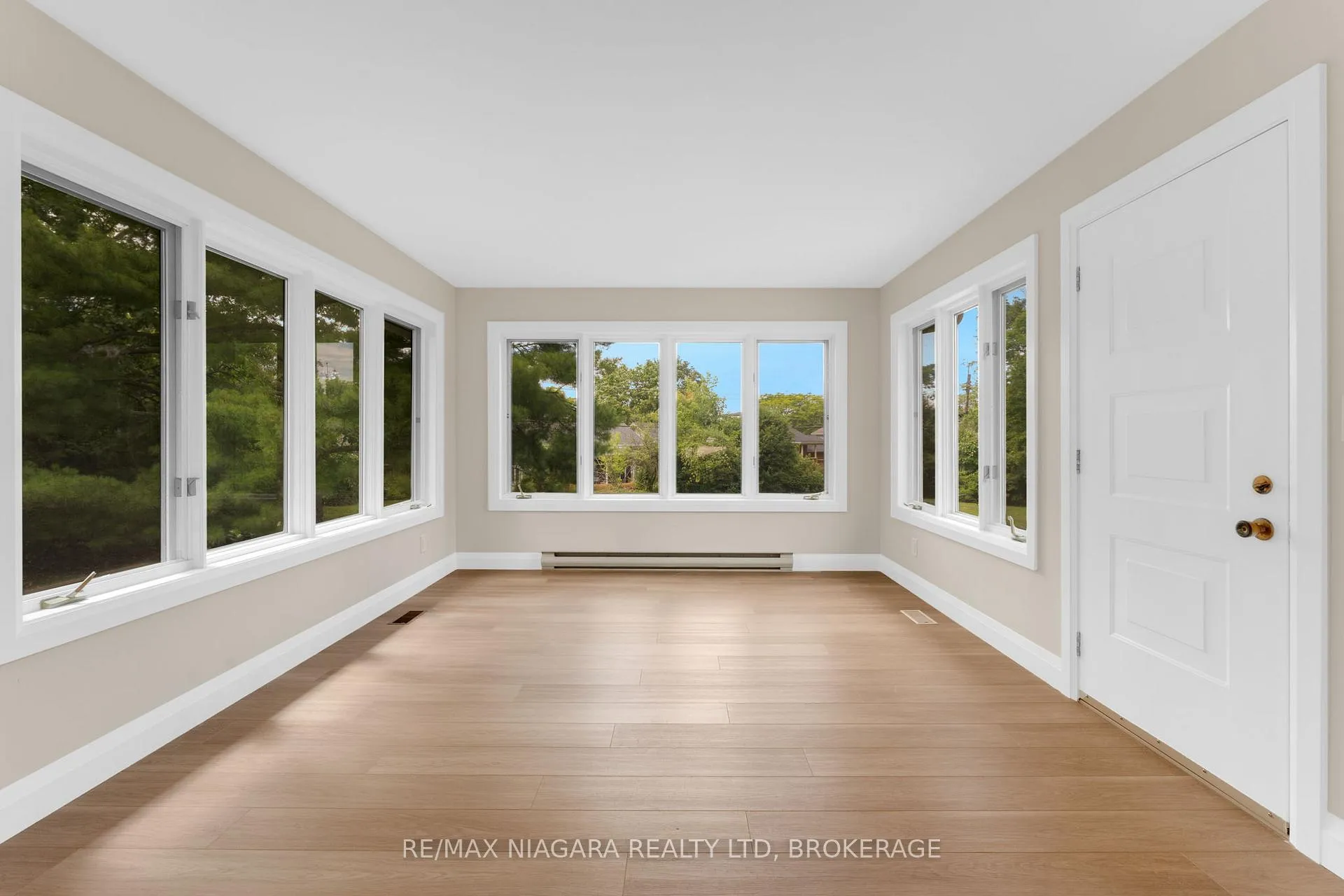 Photo 13 of 10 West Hampton Road, St. Catharines, Glendale/Glenridge — HOMEH