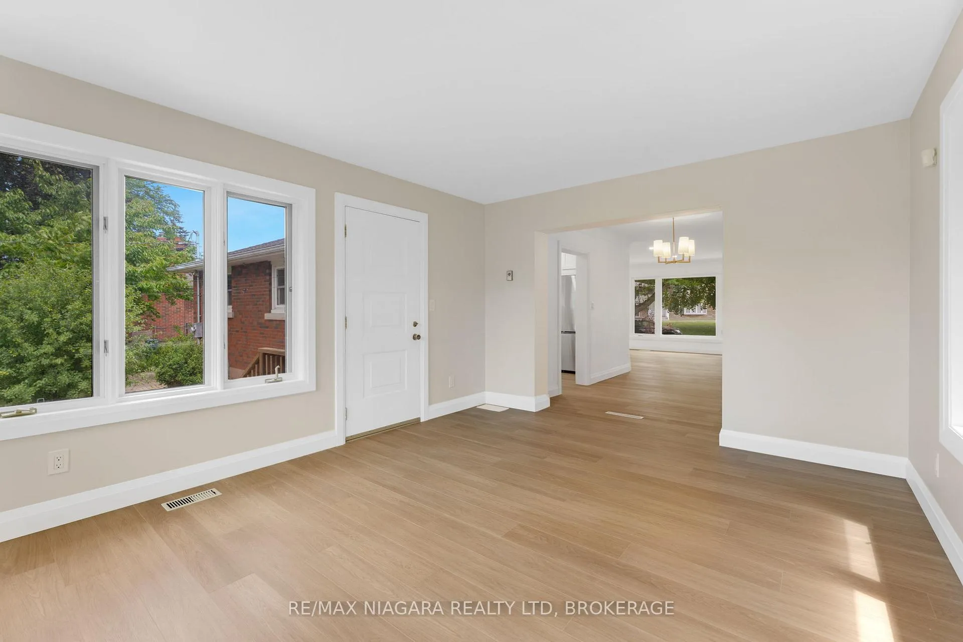 Photo 14 of 10 West Hampton Road, St. Catharines, Glendale/Glenridge — HOMEH