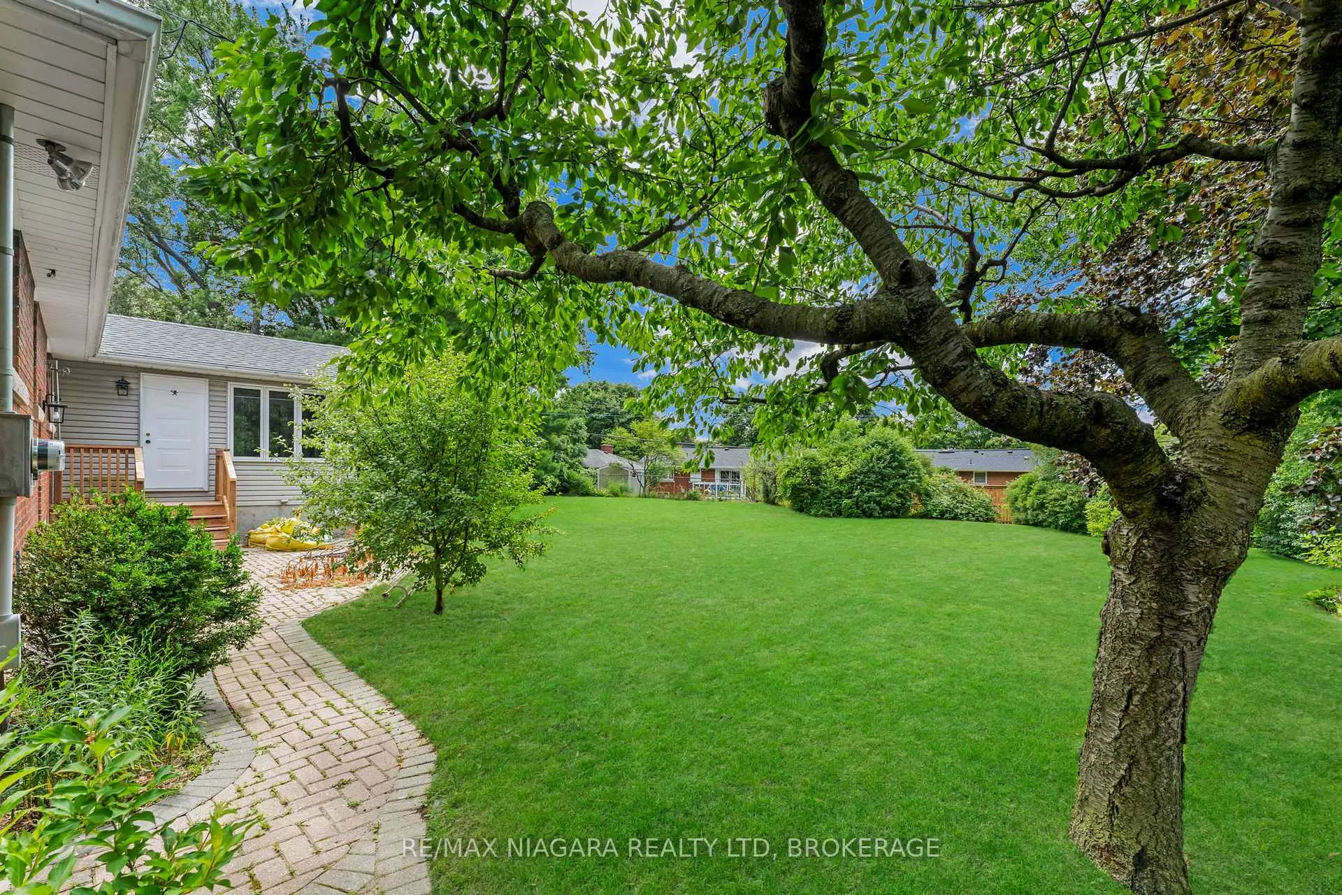 Photo 31 of 10 West Hampton Road, St. Catharines, Glendale/Glenridge — HOMEH