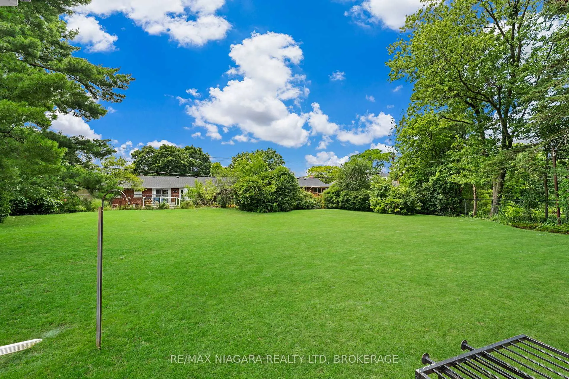 Photo 32 of 10 West Hampton Road, St. Catharines, Glendale/Glenridge — HOMEH