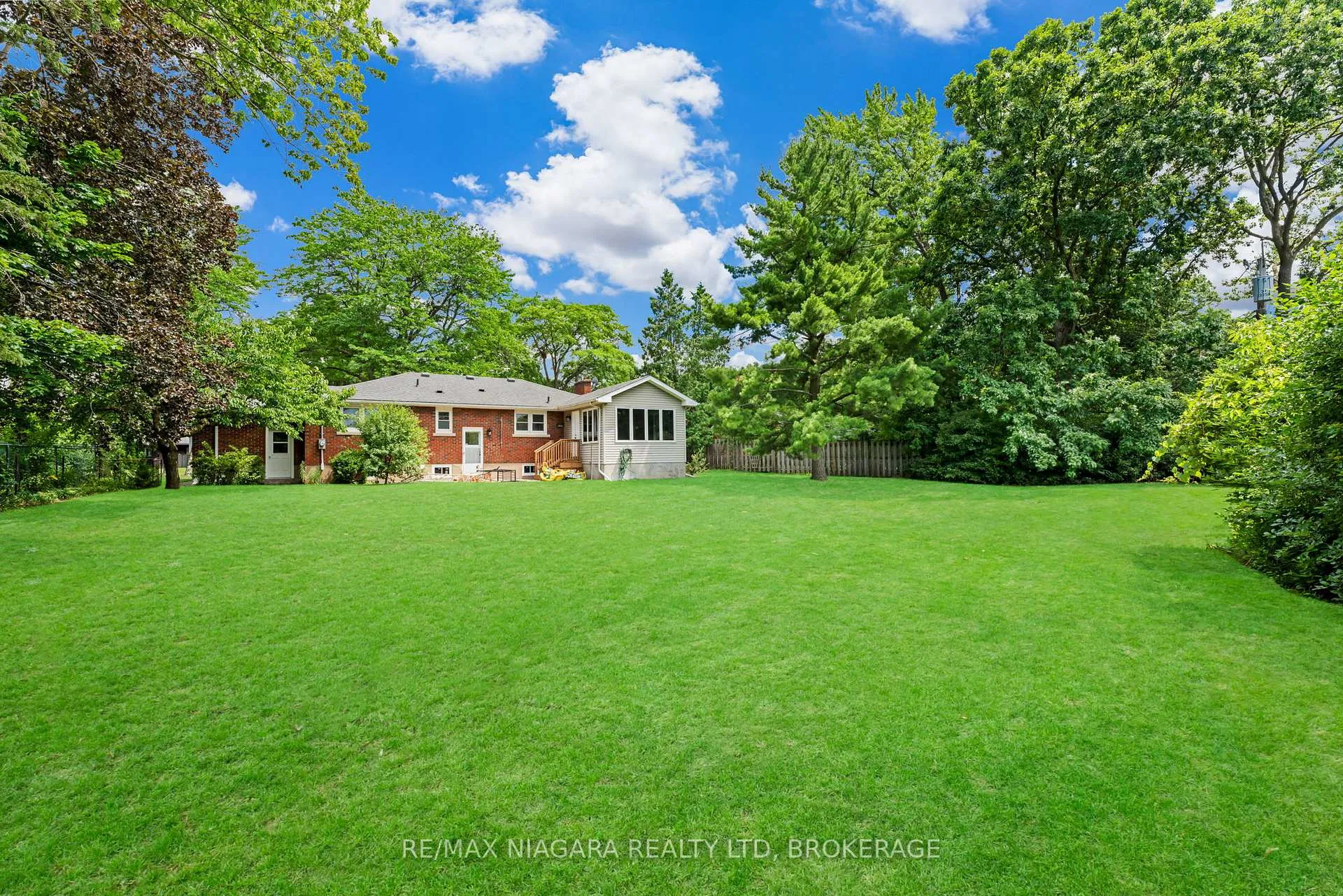 Photo 33 of 10 West Hampton Road, St. Catharines, Glendale/Glenridge — HOMEH