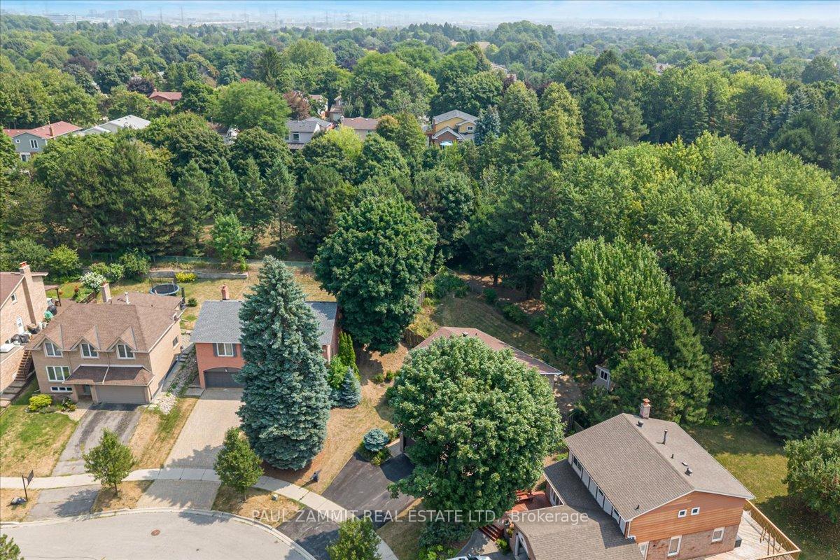 Photo 2 of 63 Braeburn Drive, Markham, Aileen-Willowbrook — HOMEH