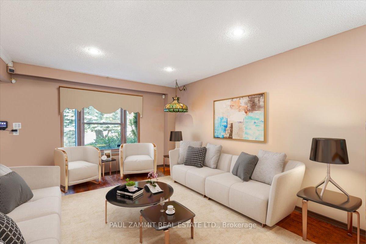 Photo 5 of 63 Braeburn Drive, Markham, Aileen-Willowbrook — HOMEH