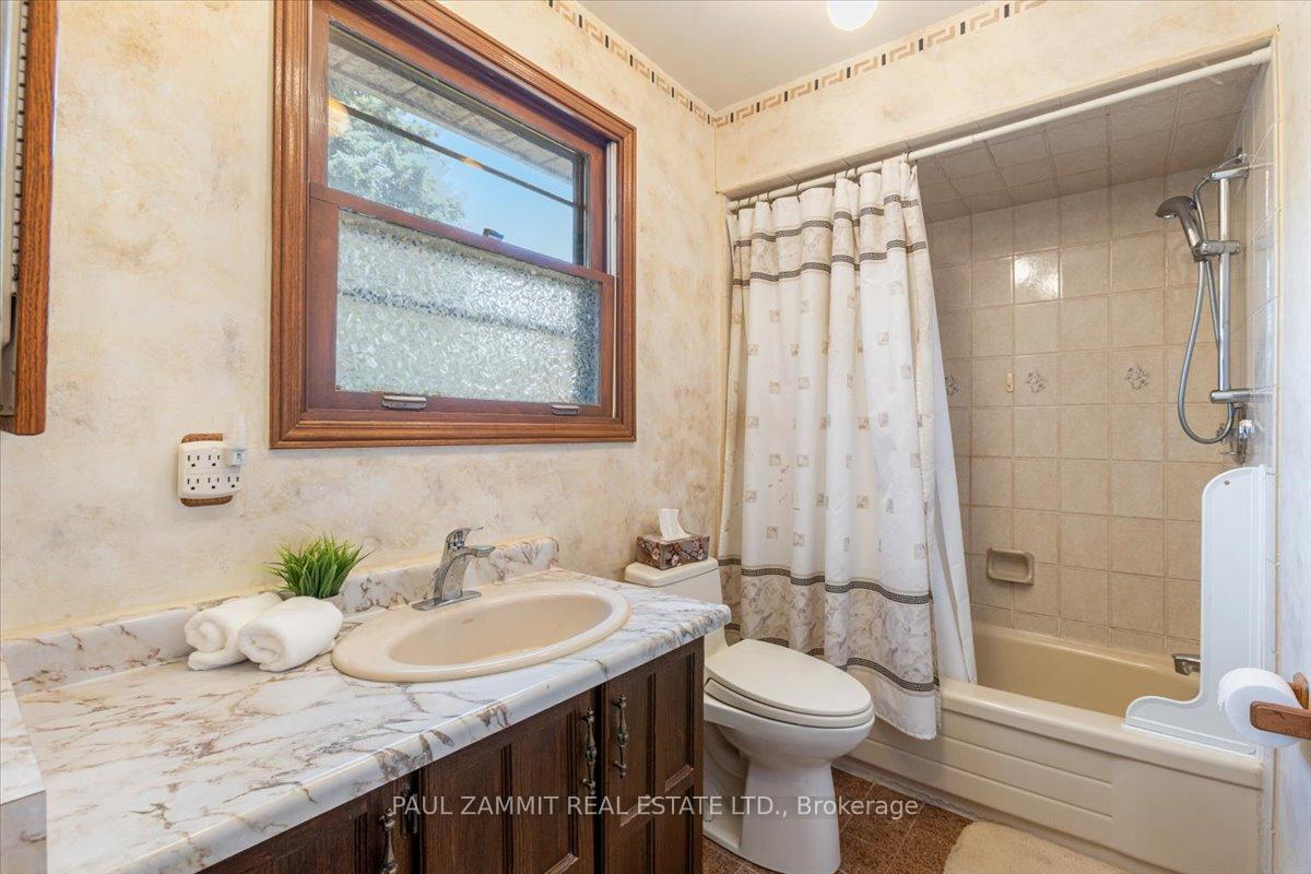 Photo 18 of 63 Braeburn Drive, Markham, Aileen-Willowbrook — HOMEH
