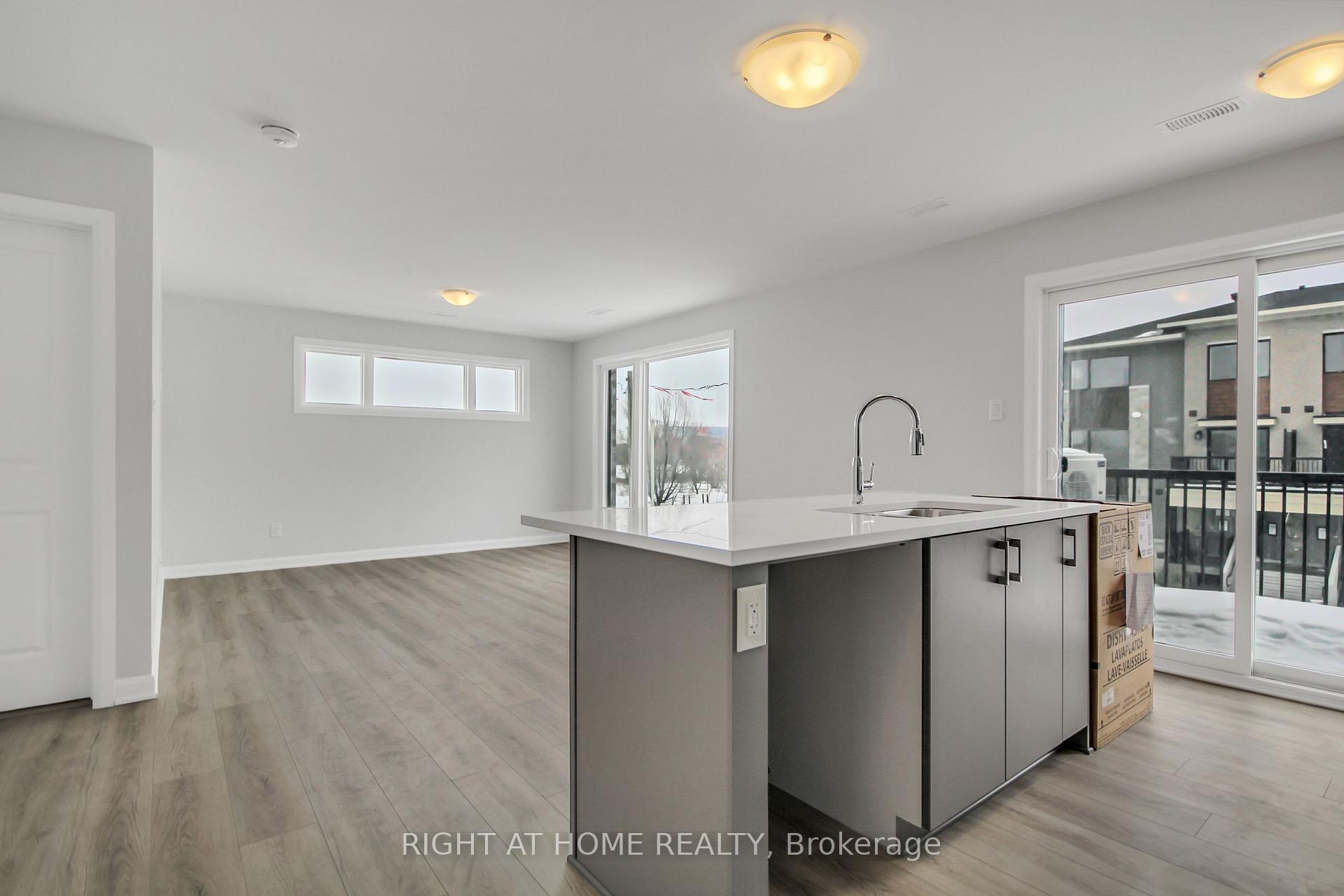 Photo 5 of 1521 Creekway Private, Ottawa, Kanata - Kanata Lakes/Heritage Hills — HOMEH