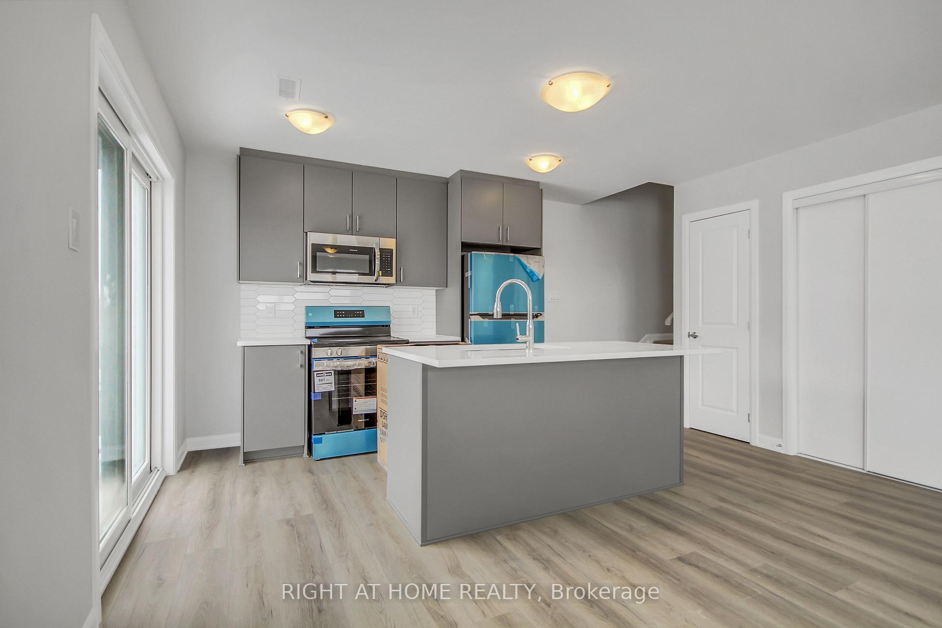 Photo 9 of 1521 Creekway Private, Ottawa, Kanata - Kanata Lakes/Heritage Hills — HOMEH