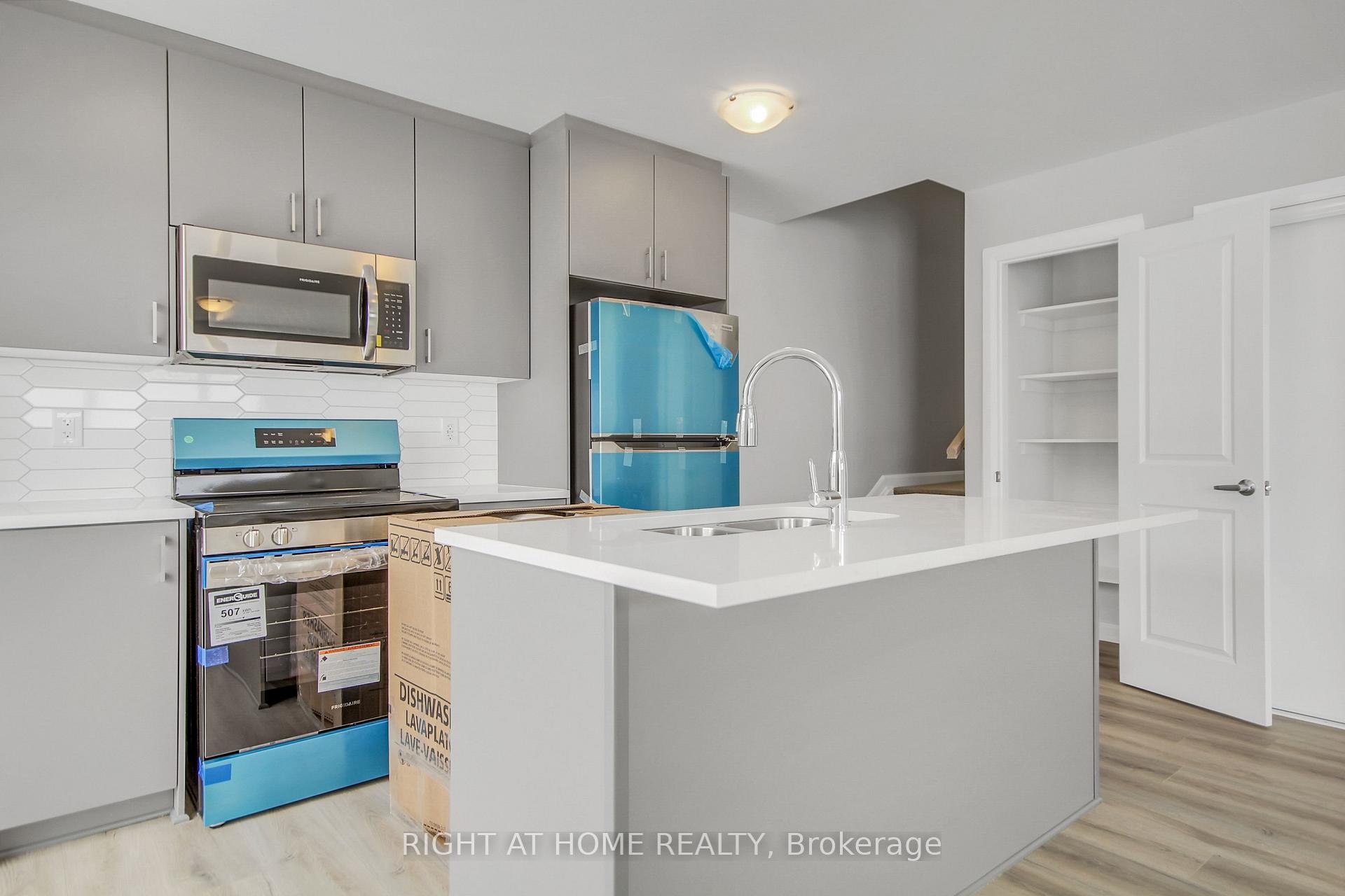 Photo 12 of 1521 Creekway Private, Ottawa, Kanata - Kanata Lakes/Heritage Hills — HOMEH