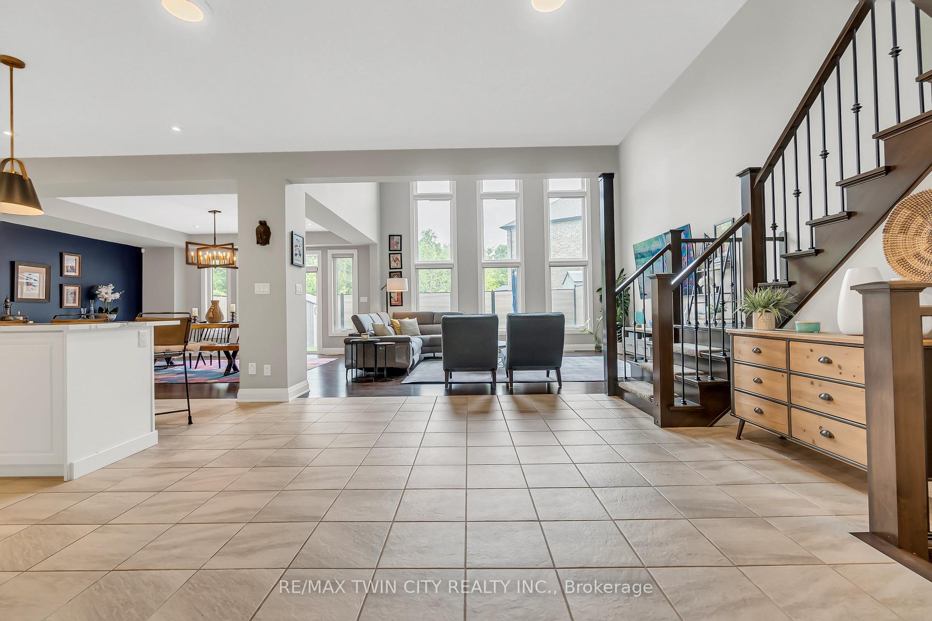 Photo 5 of 577 Bridgemill Crescent, Kitchener — HOMEH