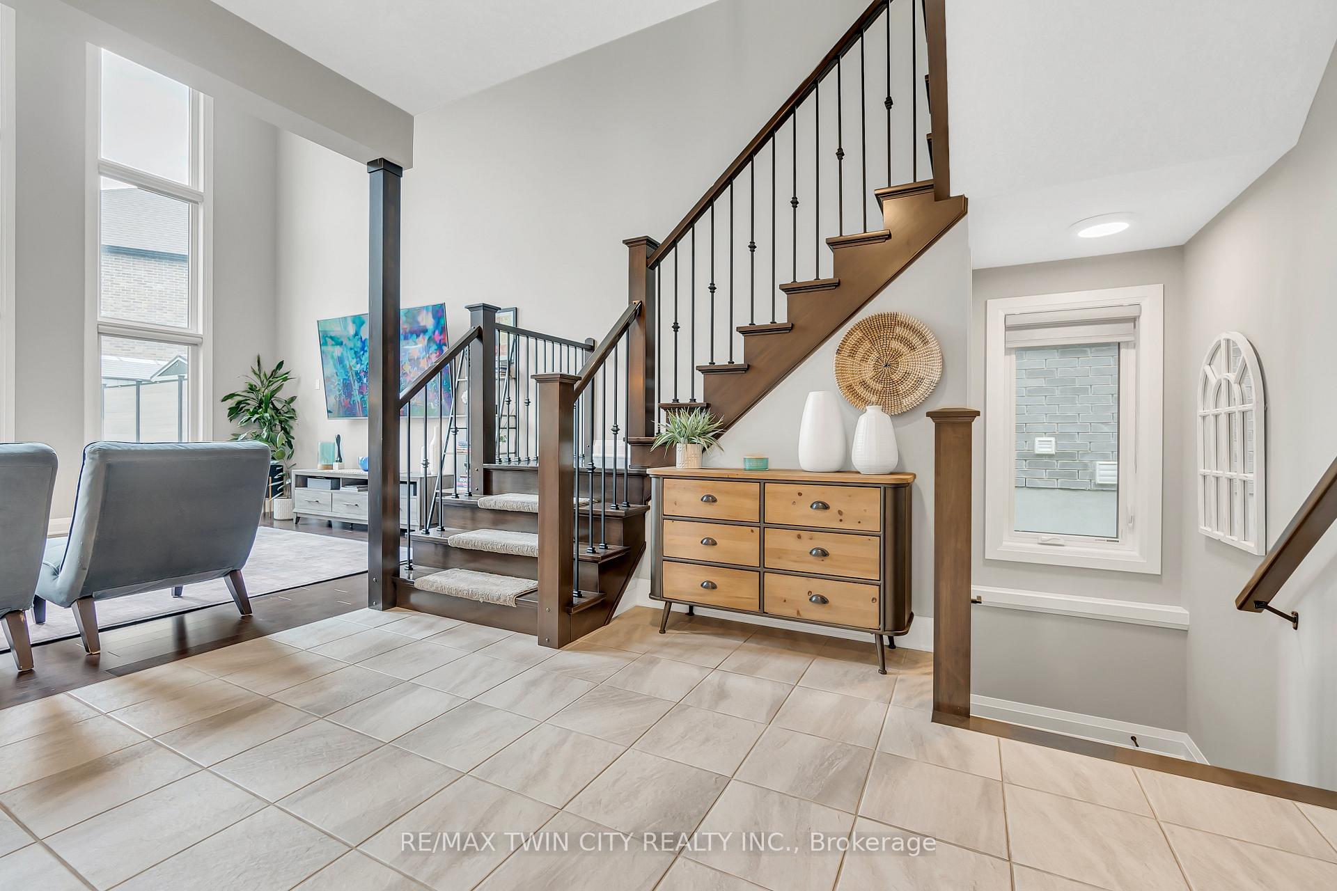 Photo 6 of 577 Bridgemill Crescent, Kitchener — HOMEH