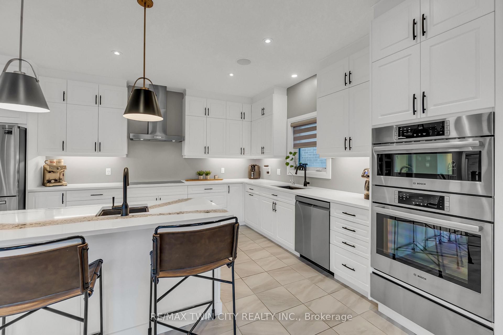 Photo 11 of 577 Bridgemill Crescent, Kitchener — HOMEH
