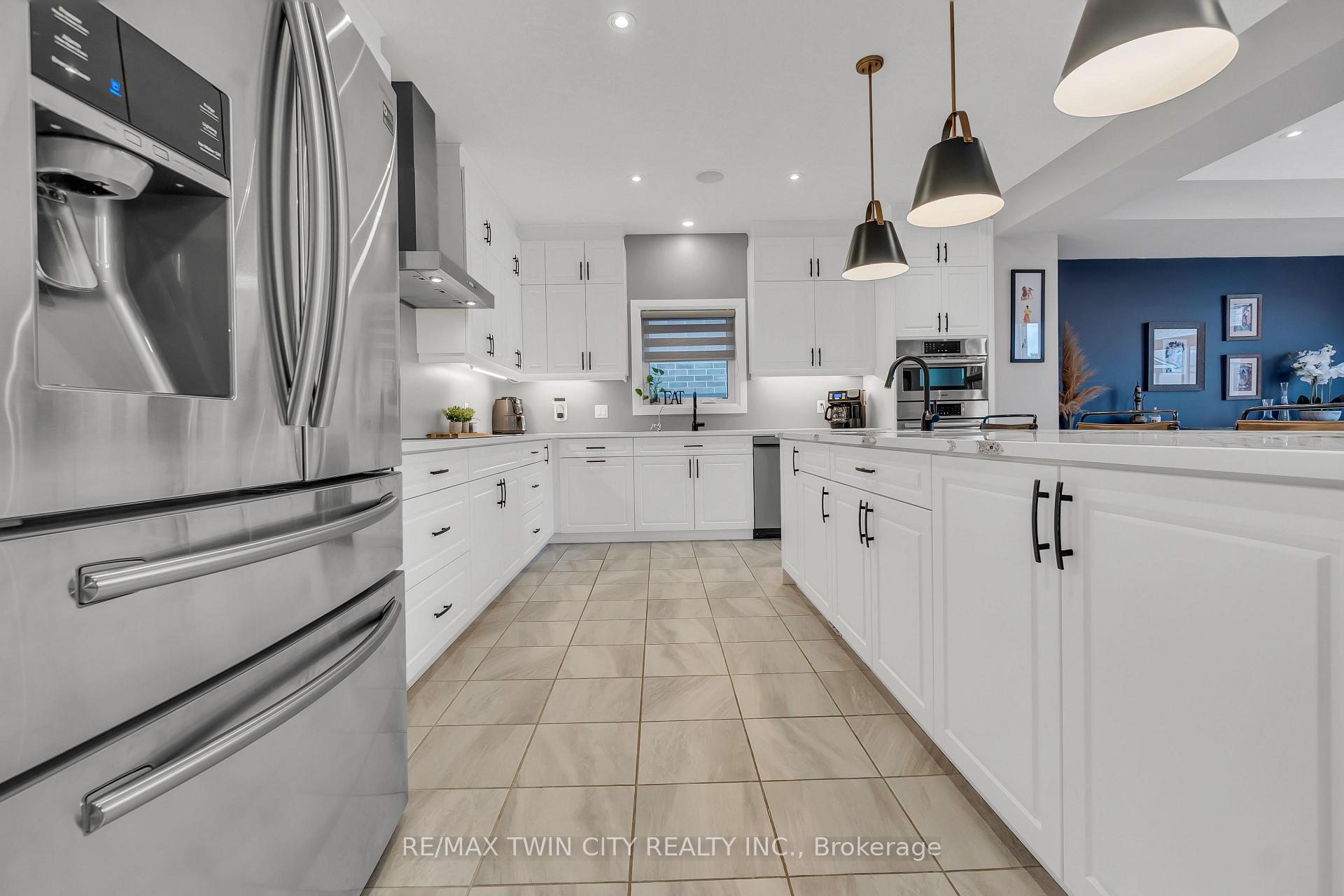 Photo 13 of 577 Bridgemill Crescent, Kitchener — HOMEH