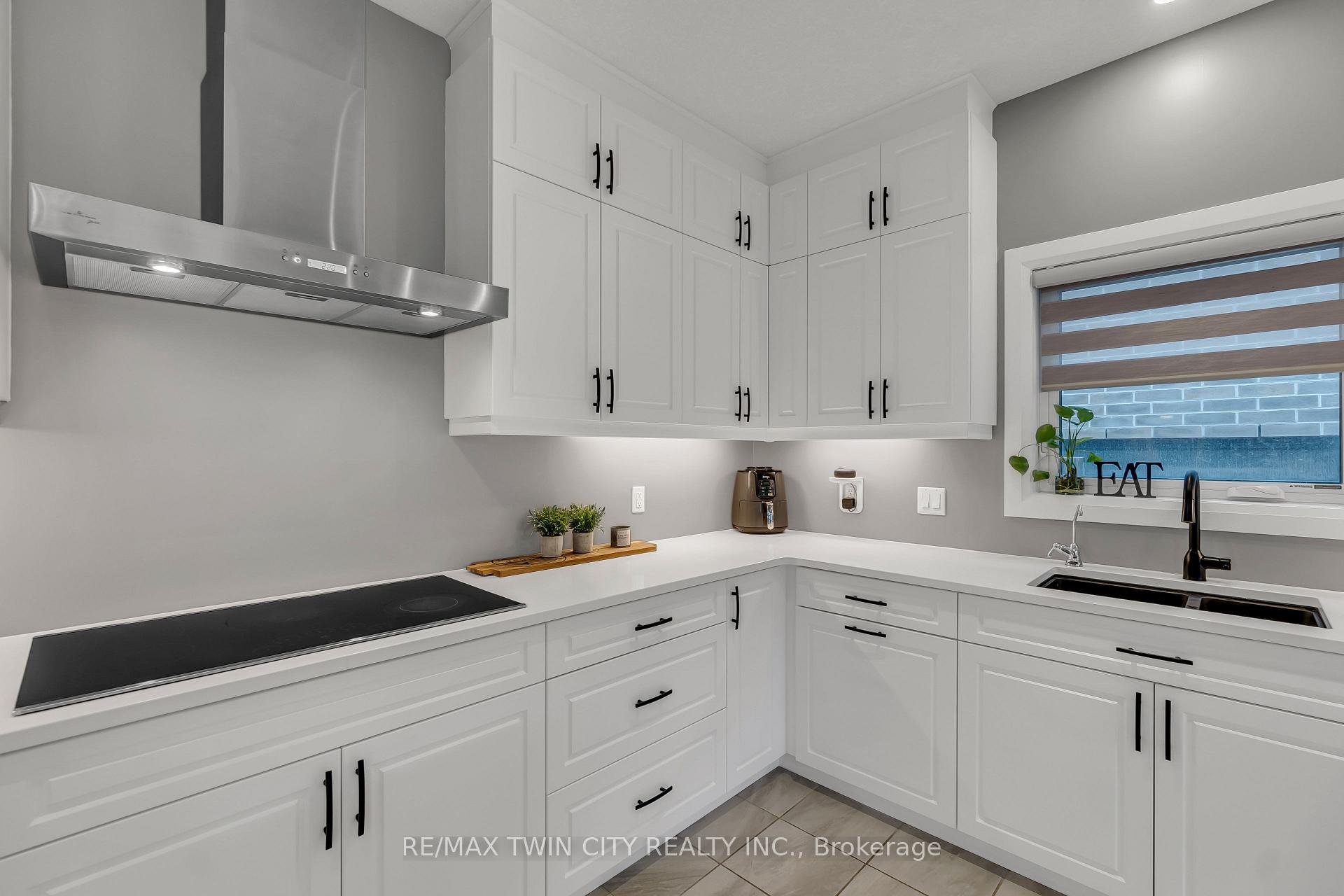 Photo 14 of 577 Bridgemill Crescent, Kitchener — HOMEH