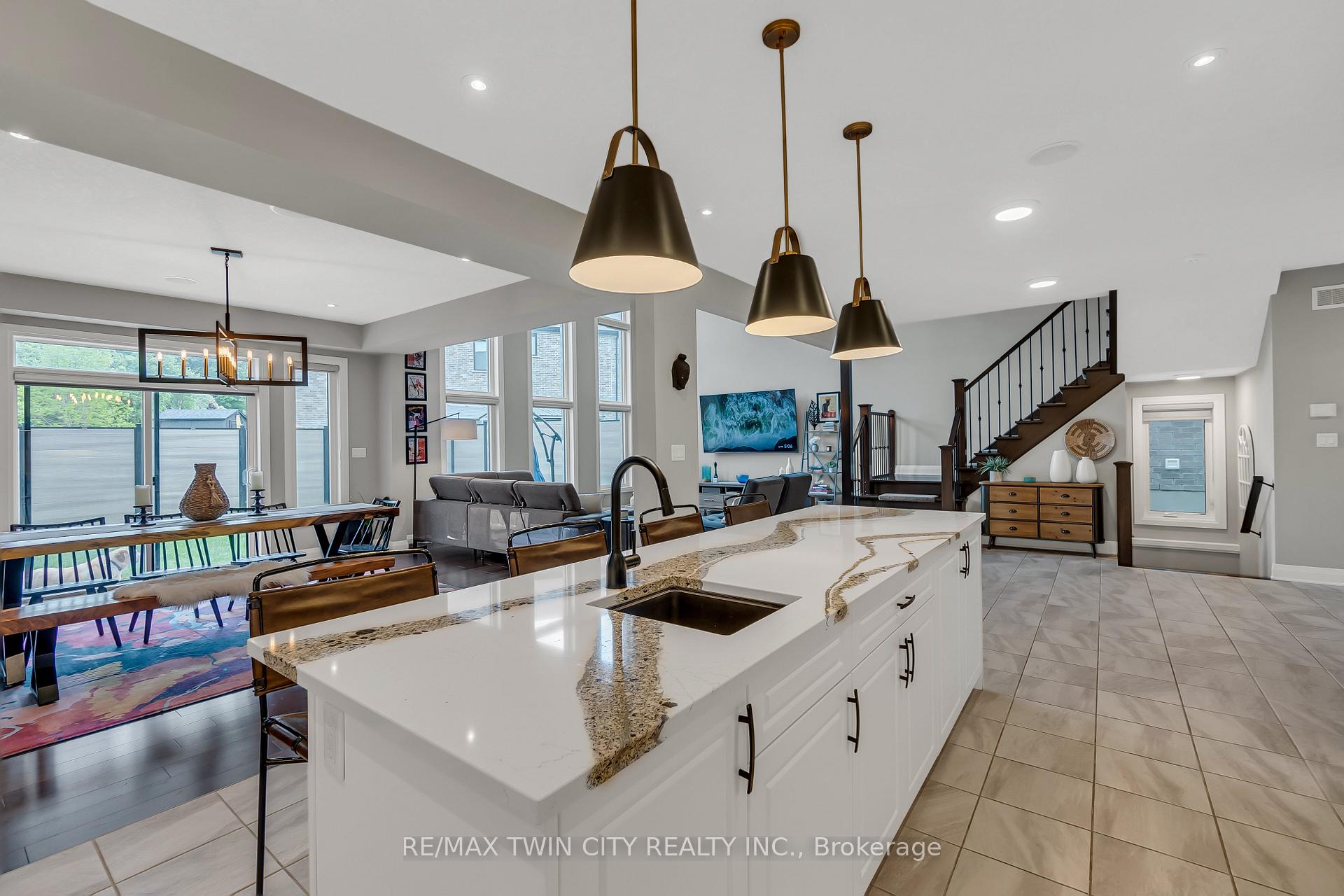 Photo 15 of 577 Bridgemill Crescent, Kitchener — HOMEH