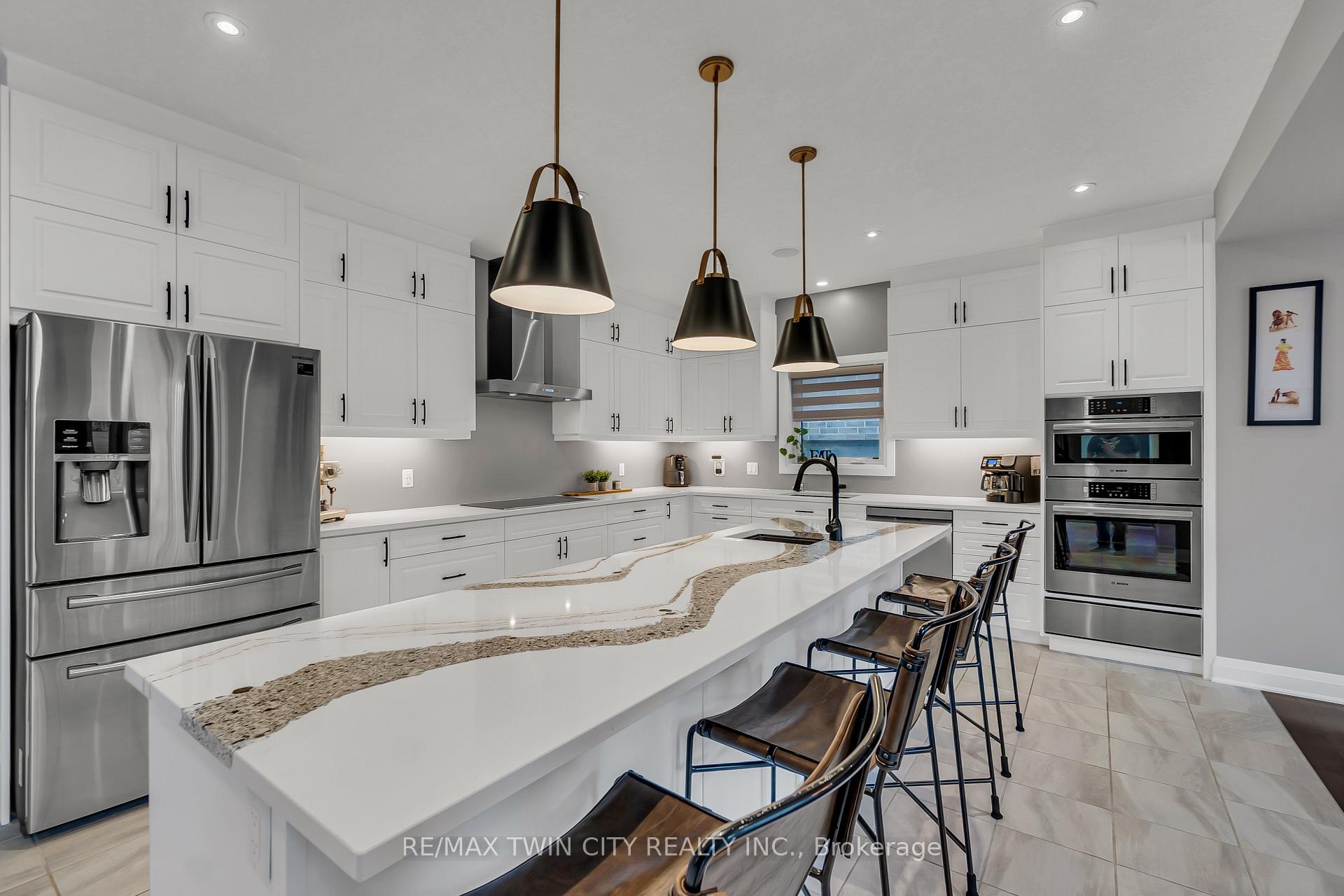 Photo 16 of 577 Bridgemill Crescent, Kitchener — HOMEH