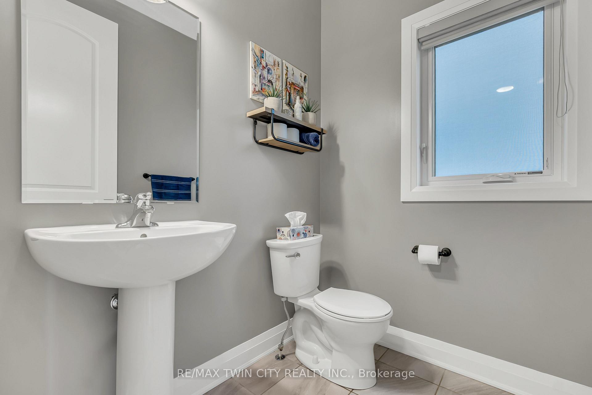 Photo 17 of 577 Bridgemill Crescent, Kitchener — HOMEH