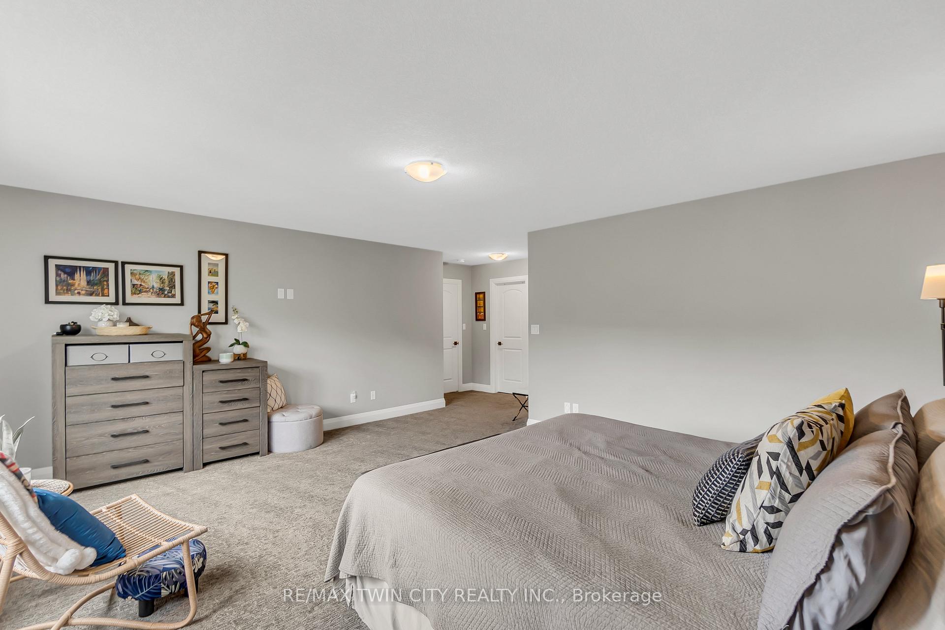 Photo 20 of 577 Bridgemill Crescent, Kitchener — HOMEH