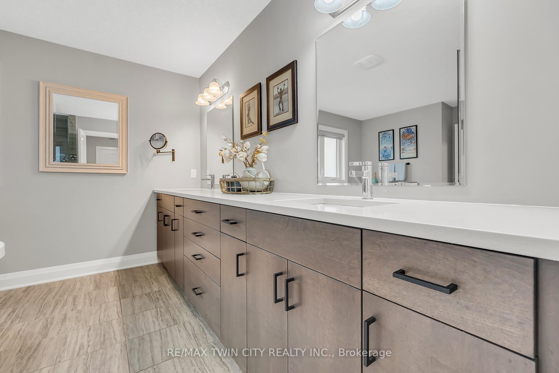 Photo 21 of 577 Bridgemill Crescent, Kitchener — HOMEH