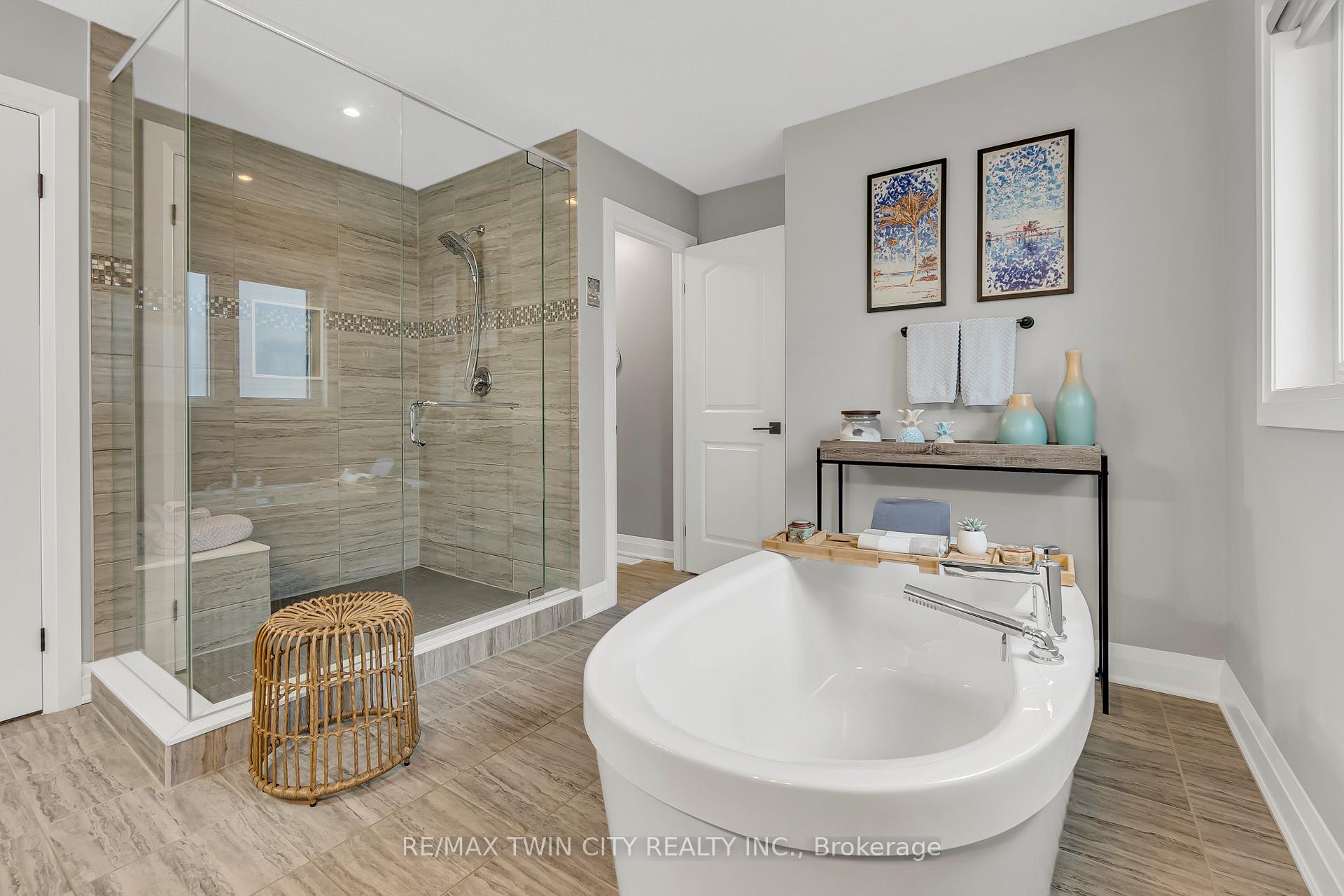 Photo 22 of 577 Bridgemill Crescent, Kitchener — HOMEH