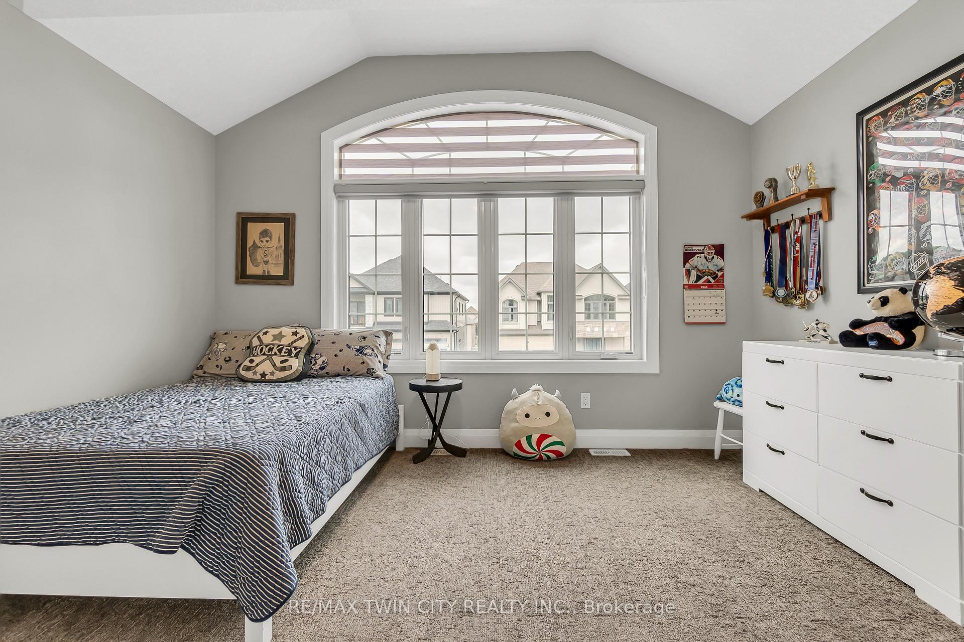 Photo 23 of 577 Bridgemill Crescent, Kitchener — HOMEH