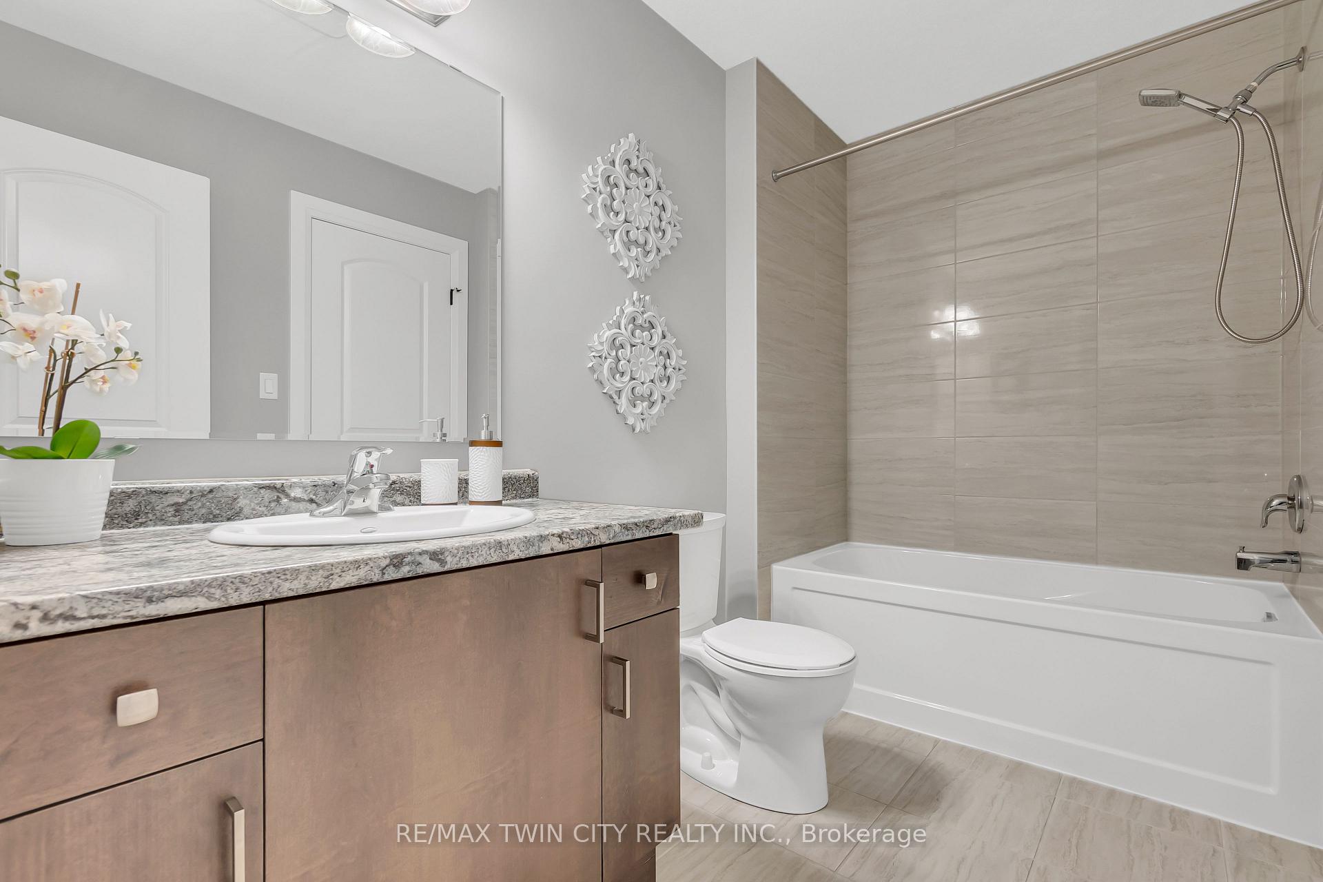 Photo 28 of 577 Bridgemill Crescent, Kitchener — HOMEH