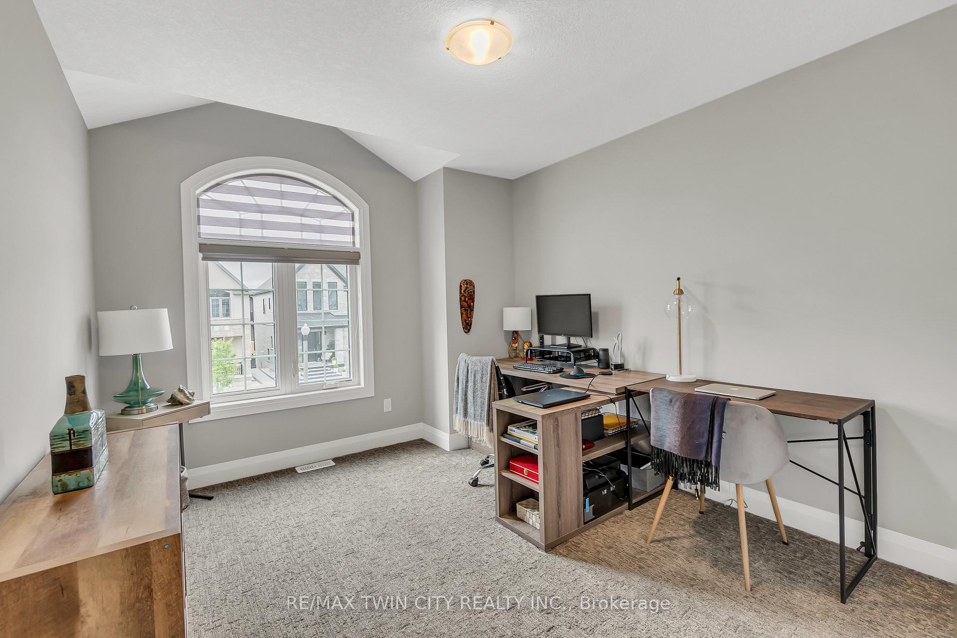 Photo 29 of 577 Bridgemill Crescent, Kitchener — HOMEH