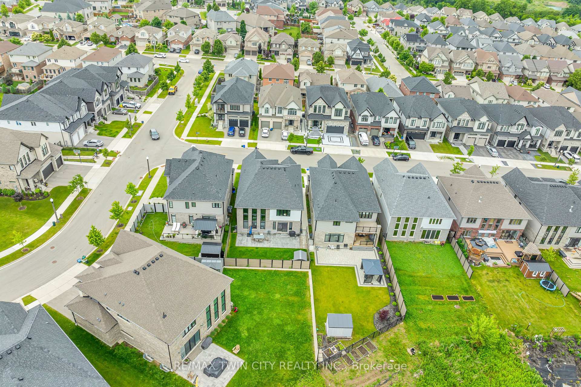 Photo 37 of 577 Bridgemill Crescent, Kitchener — HOMEH
