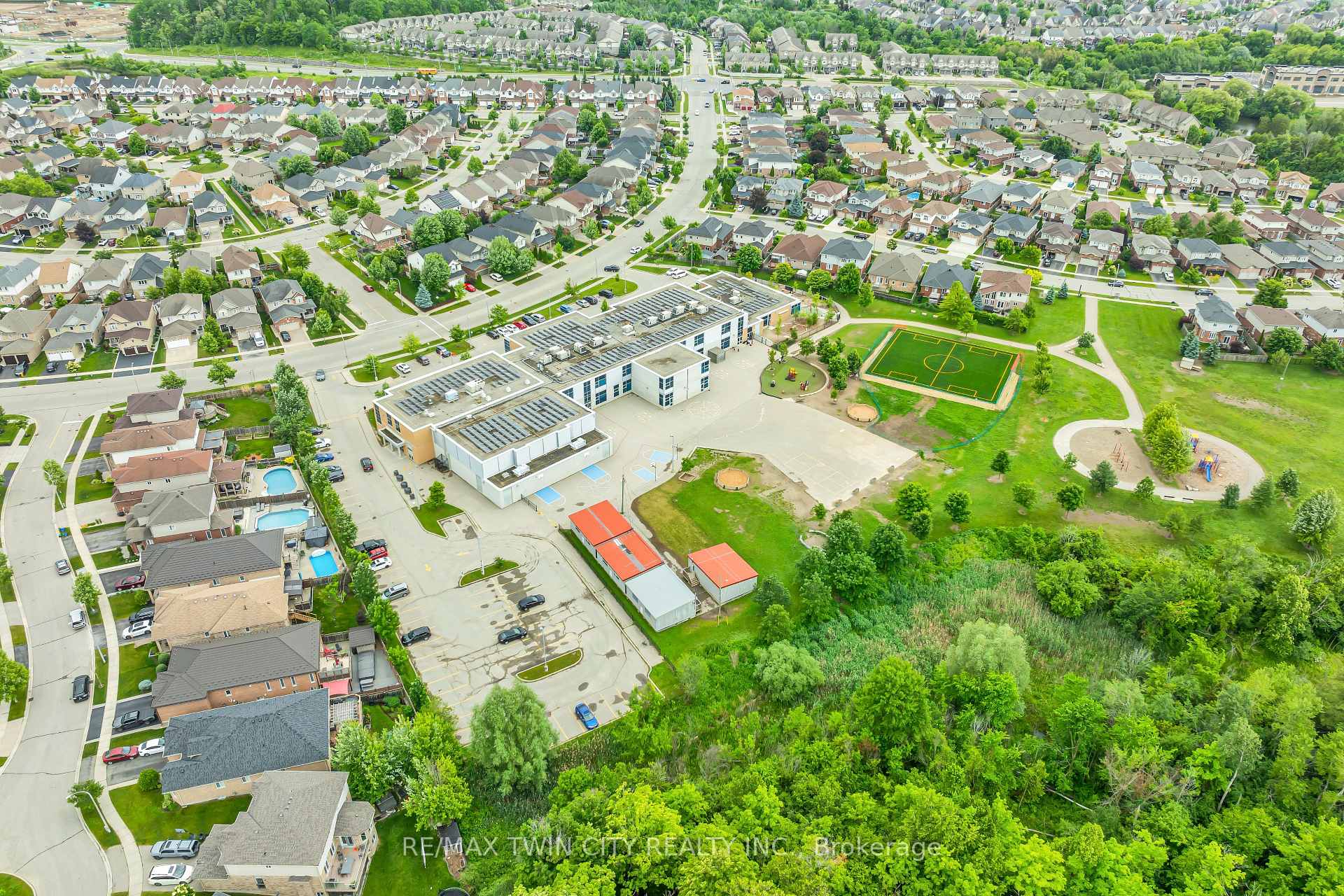 Photo 38 of 577 Bridgemill Crescent, Kitchener — HOMEH