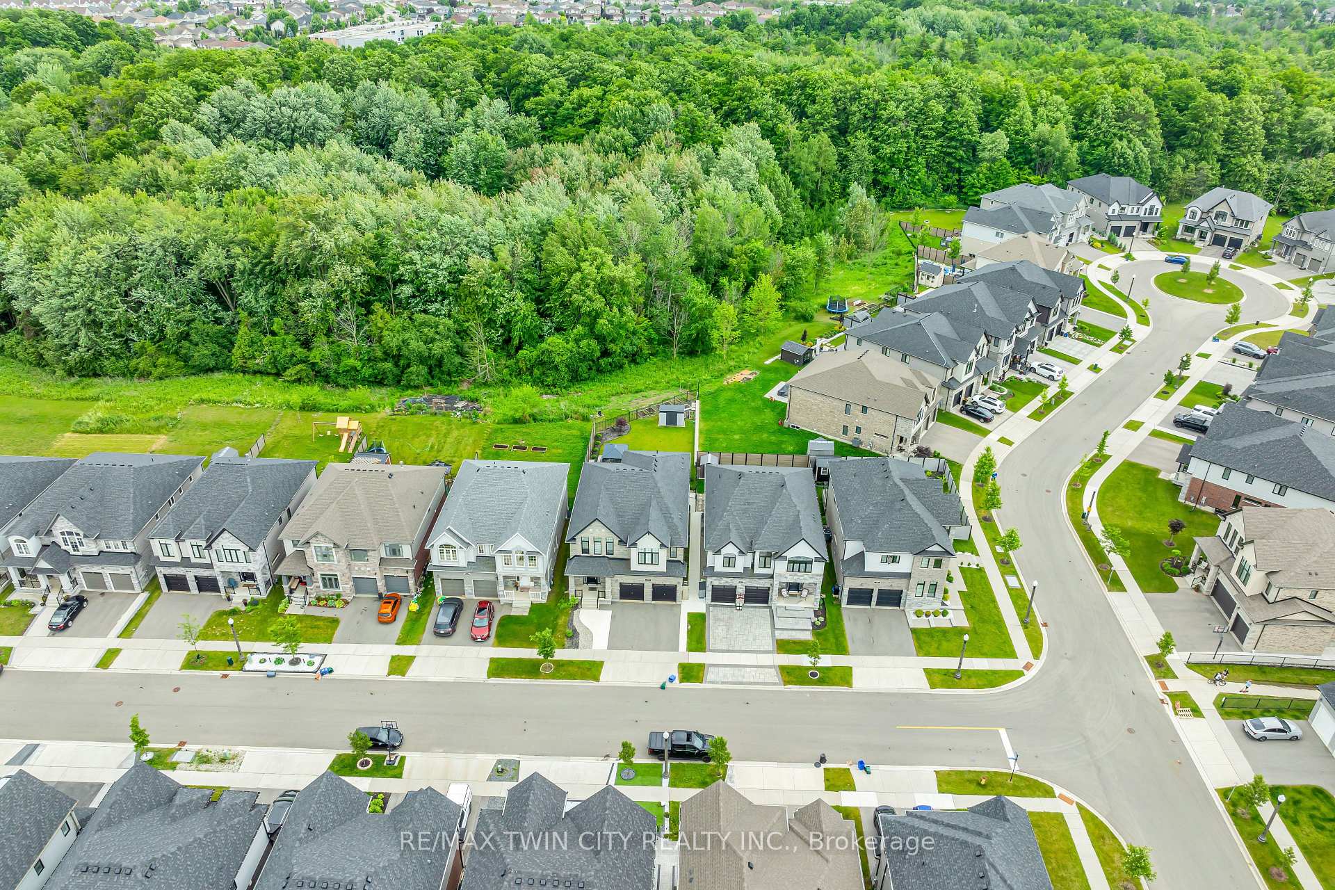 Photo 41 of 577 Bridgemill Crescent, Kitchener — HOMEH