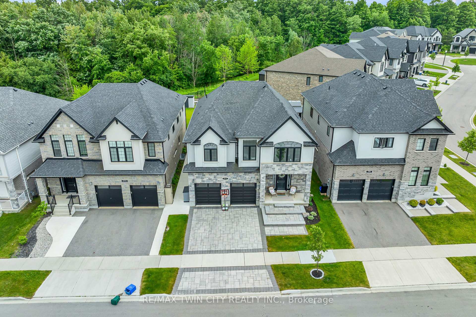 Photo 42 of 577 Bridgemill Crescent, Kitchener — HOMEH
