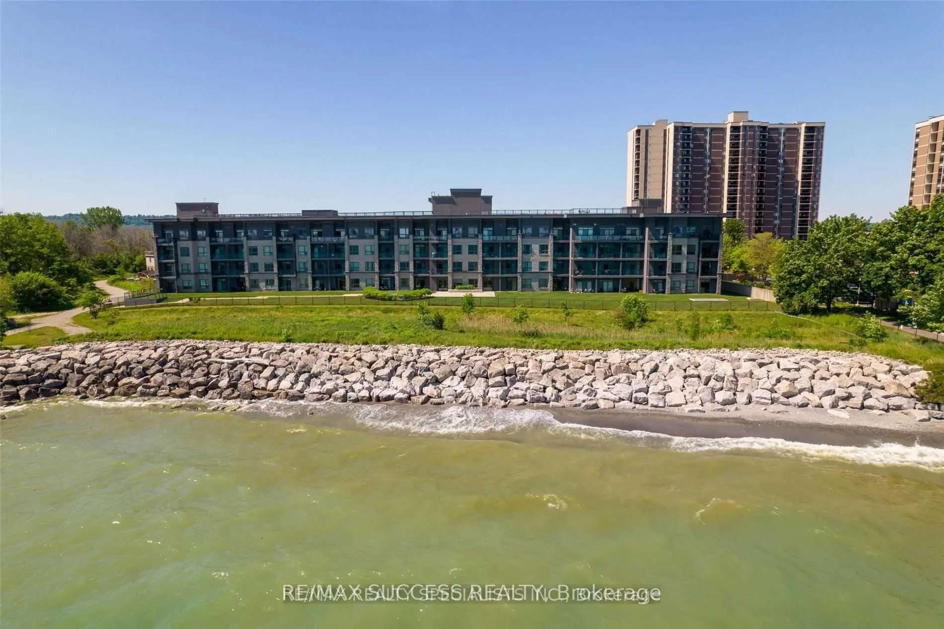 Photo 3 of Unit 123, 35 Southshore Crescent, Hamilton, Lakeshore — HOMEH
