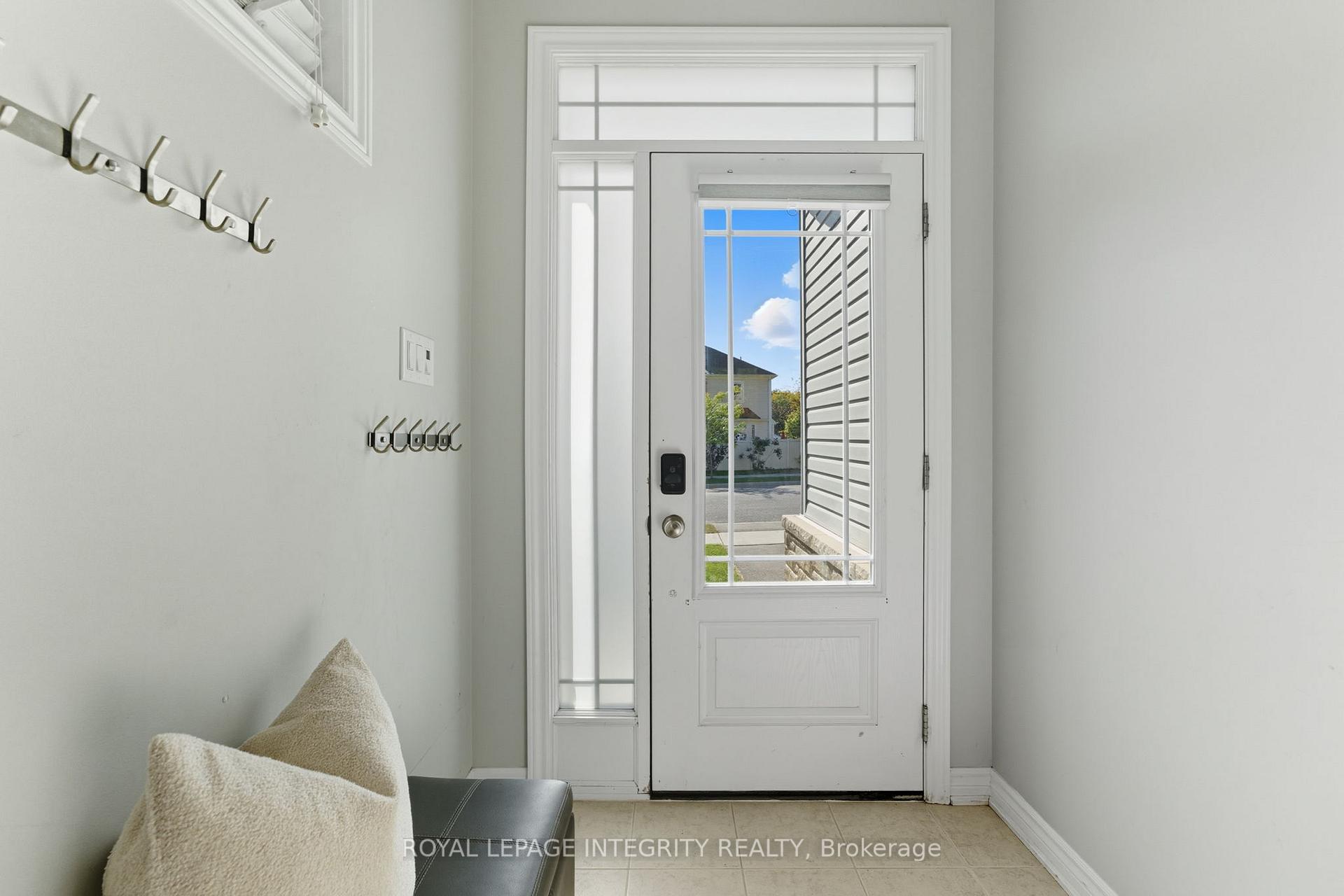 Photo 4 of 463 Meadowbreeze Drive, Ottawa, Kanata - Emerald Meadows/Trailwest — HOMEH