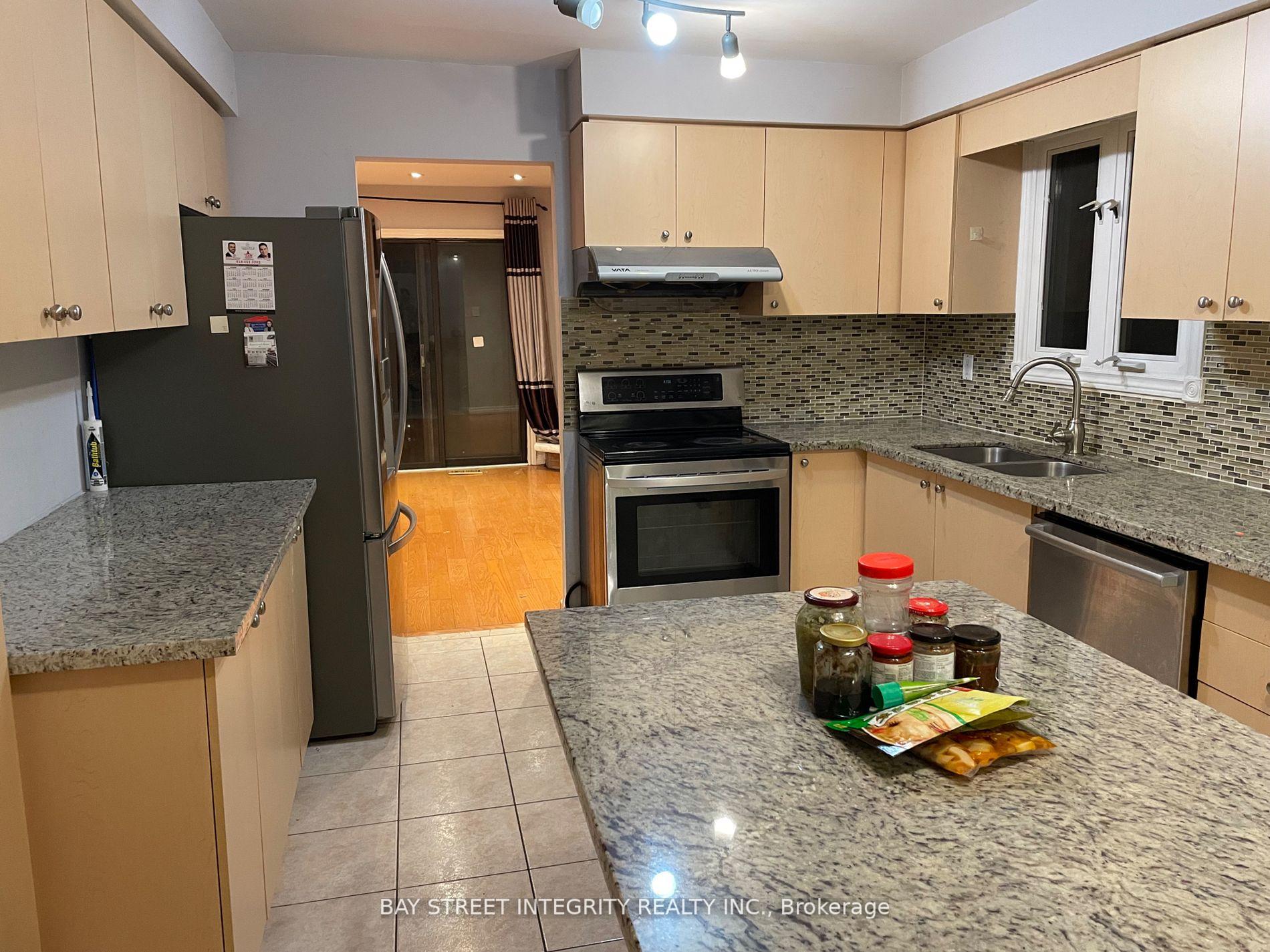 Photo 2 of Unit Main, 9 Forbes Crescent, Markham, Milliken Mills East — HOMEH