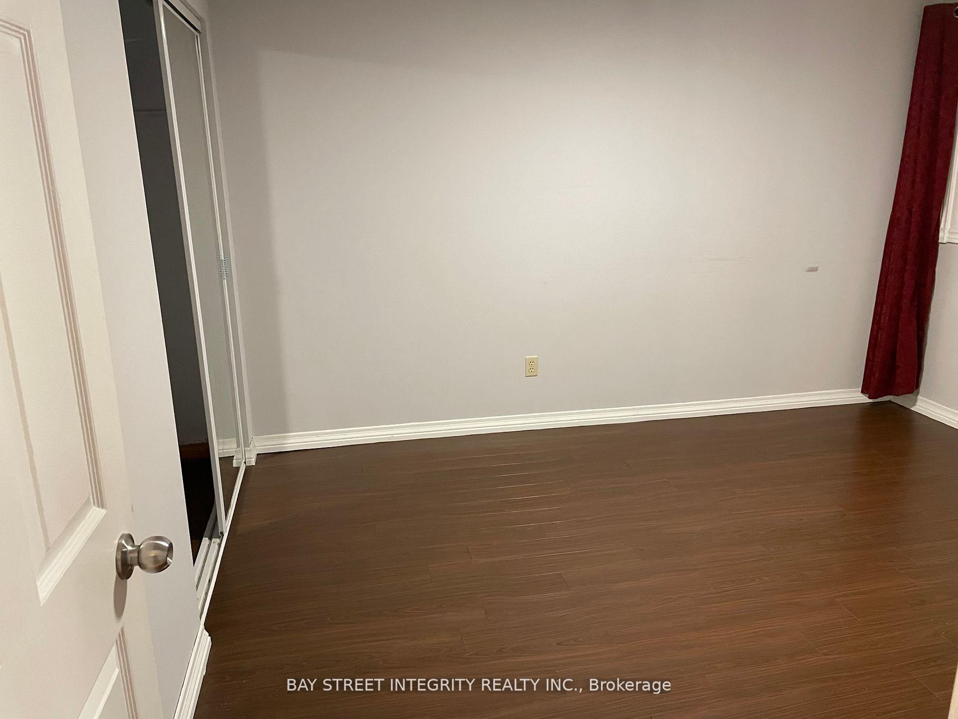 Photo 4 of Unit Main, 9 Forbes Crescent, Markham, Milliken Mills East — HOMEH