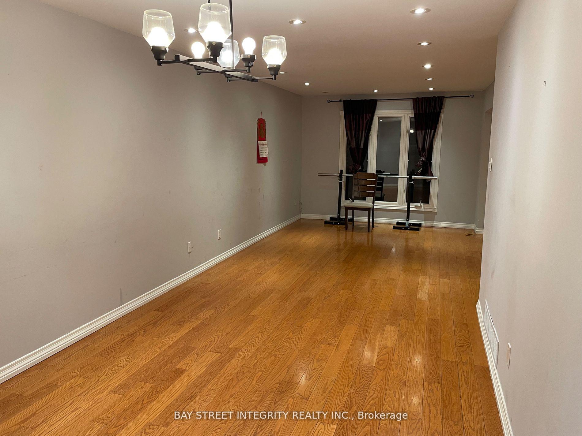 Photo 5 of Unit Main, 9 Forbes Crescent, Markham, Milliken Mills East — HOMEH