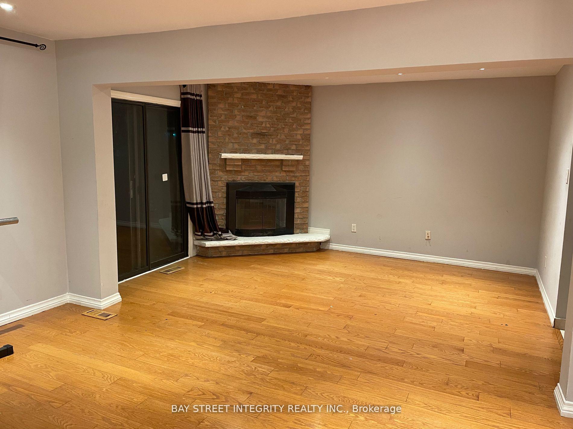 Photo 6 of Unit Main, 9 Forbes Crescent, Markham, Milliken Mills East — HOMEH