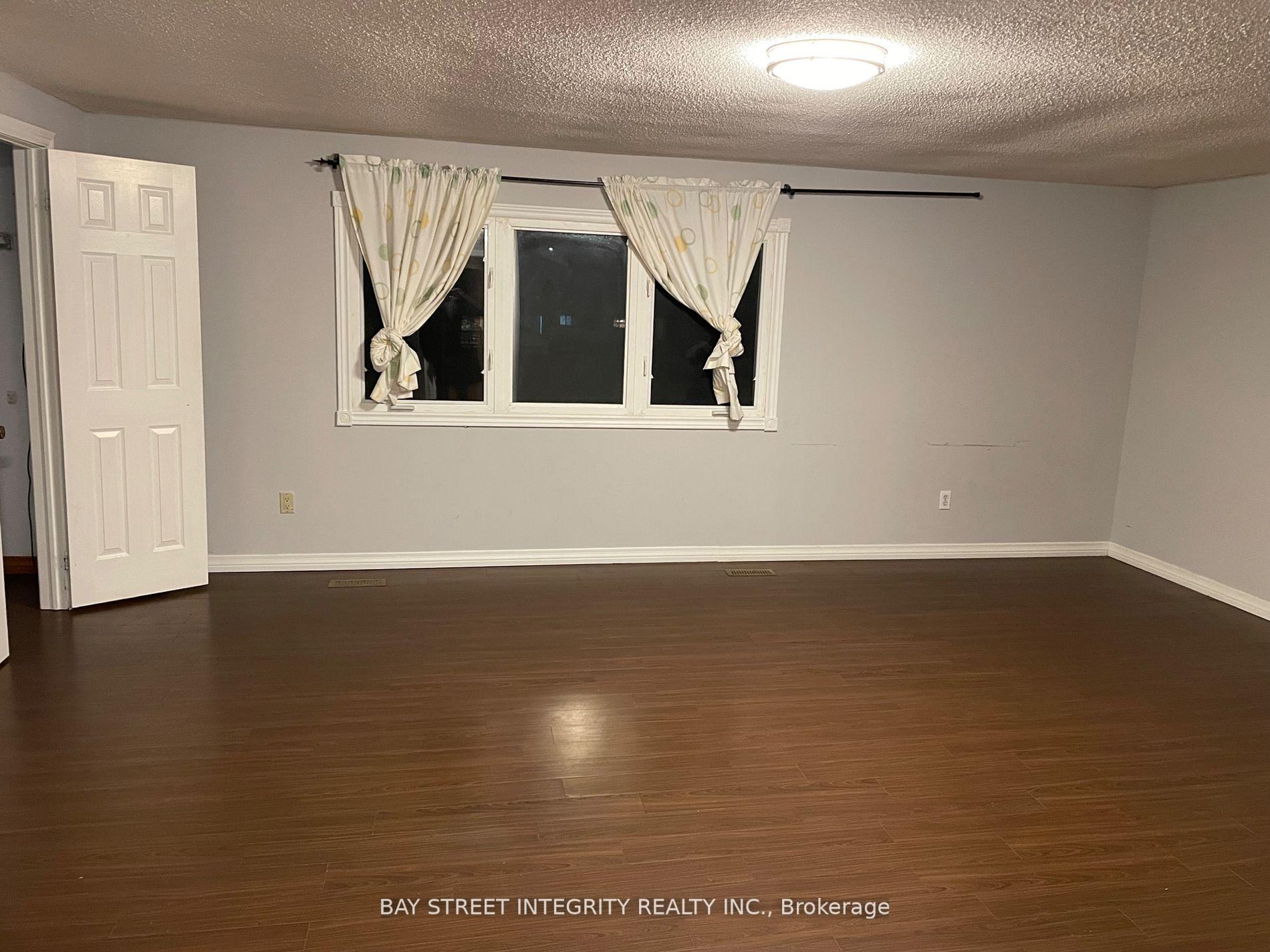 Photo 7 of Unit Main, 9 Forbes Crescent, Markham, Milliken Mills East — HOMEH