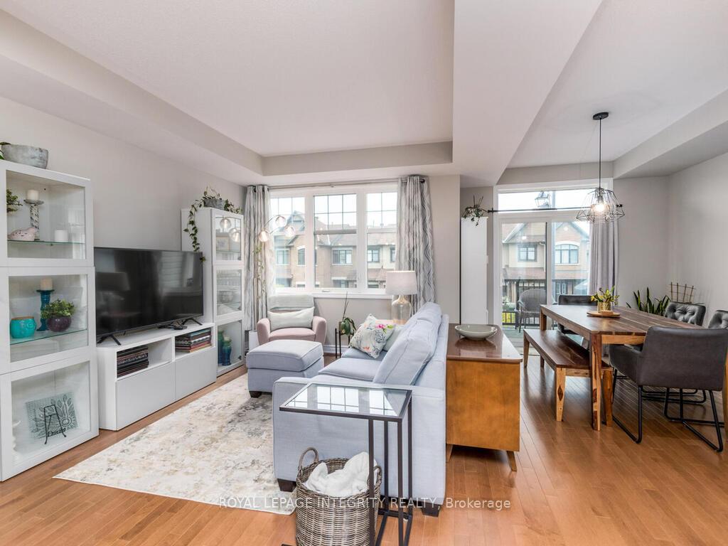 Photo 5 of 20 Fallengale Crescent, Ottawa, Kanata - Kanata Lakes/Heritage Hills — HOMEH