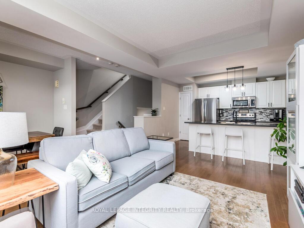 Photo 9 of 20 Fallengale Crescent, Ottawa, Kanata - Kanata Lakes/Heritage Hills — HOMEH
