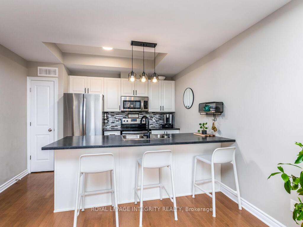 Photo 10 of 20 Fallengale Crescent, Ottawa, Kanata - Kanata Lakes/Heritage Hills — HOMEH