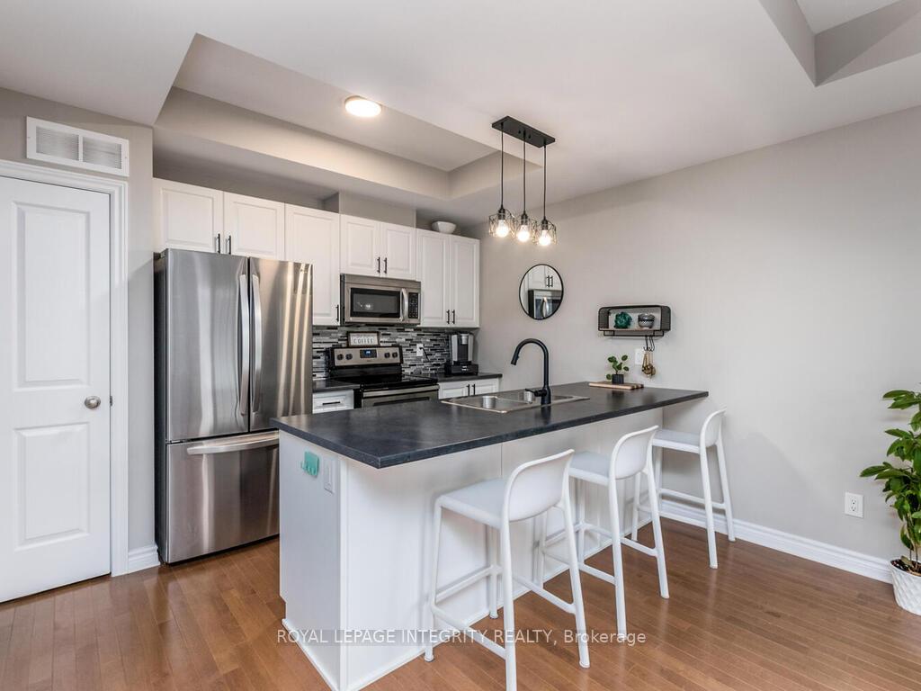 Photo 13 of 20 Fallengale Crescent, Ottawa, Kanata - Kanata Lakes/Heritage Hills — HOMEH