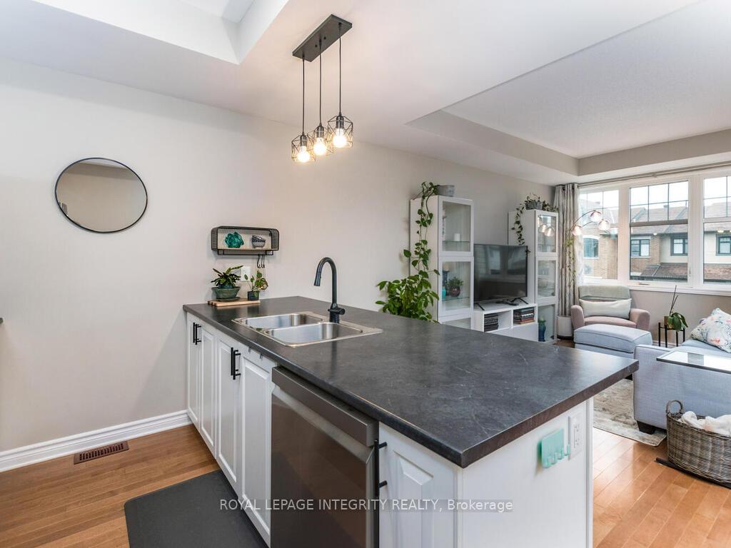 Photo 15 of 20 Fallengale Crescent, Ottawa, Kanata - Kanata Lakes/Heritage Hills — HOMEH