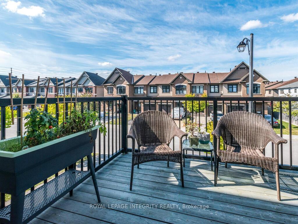 Photo 18 of 20 Fallengale Crescent, Ottawa, Kanata - Kanata Lakes/Heritage Hills — HOMEH