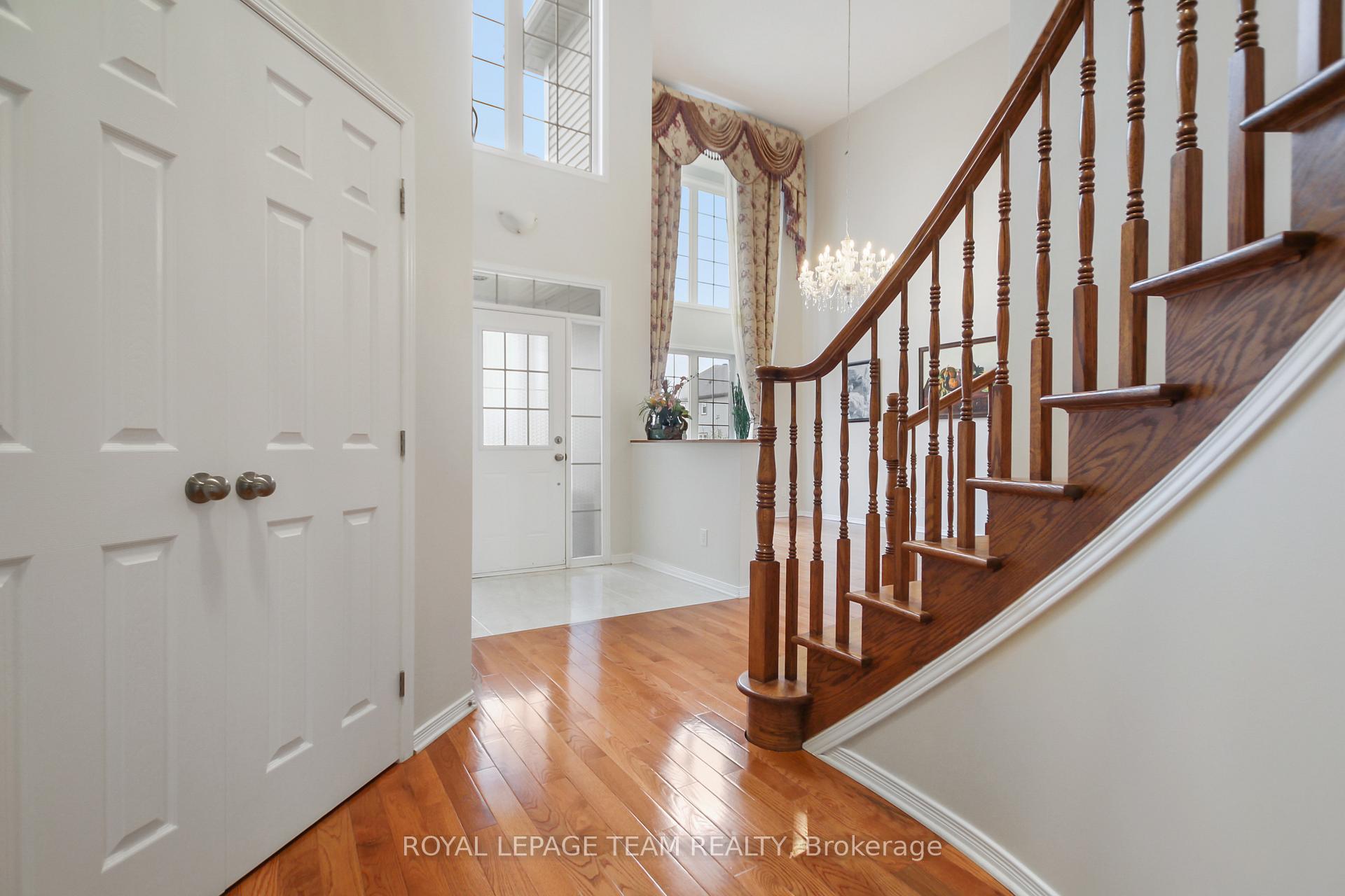 Photo 2 of 214 Asturcon Street, Ottawa, Kanata - Emerald Meadows/Trailwest — HOMEH