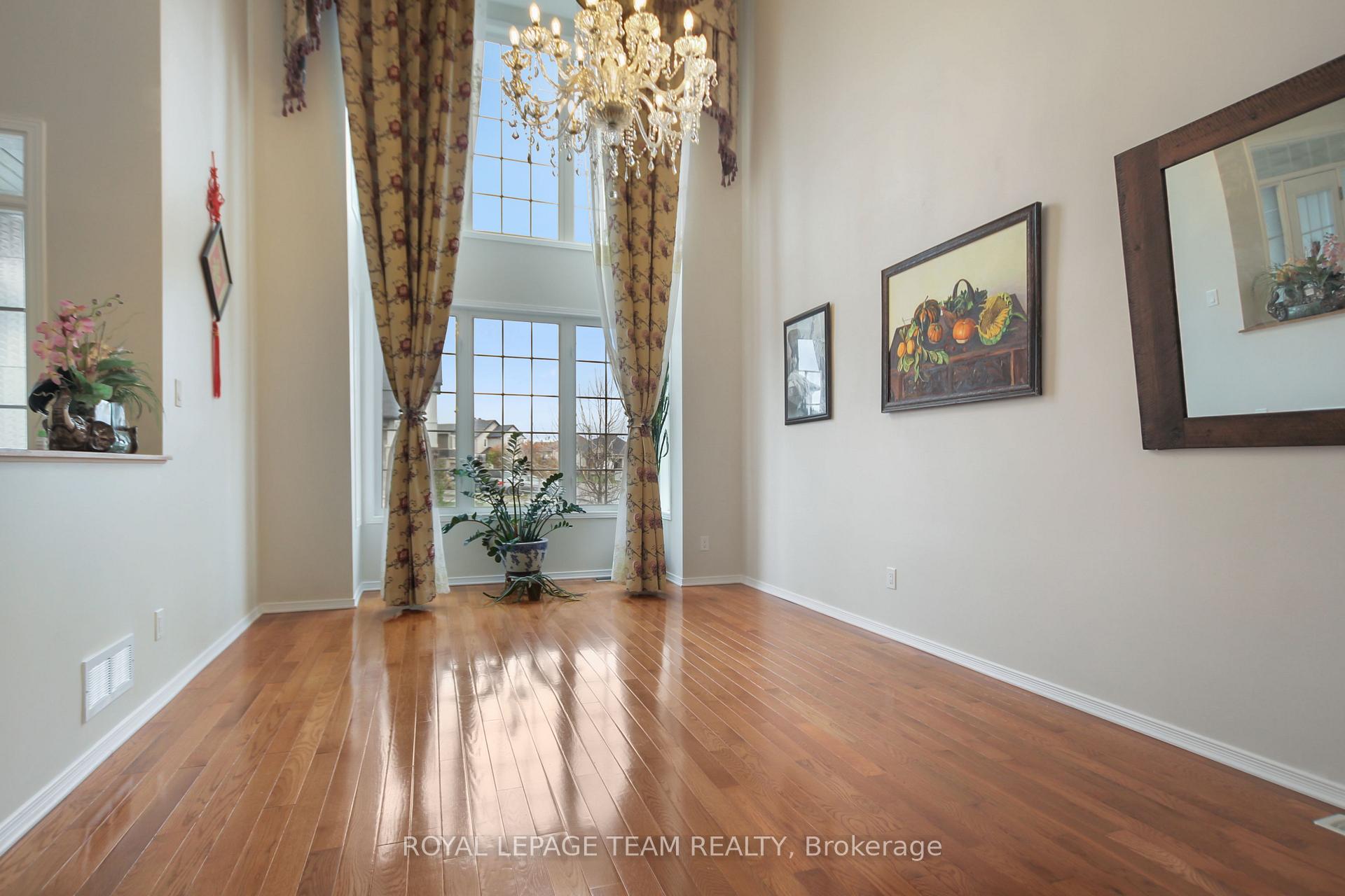 Photo 4 of 214 Asturcon Street, Ottawa, Kanata - Emerald Meadows/Trailwest — HOMEH