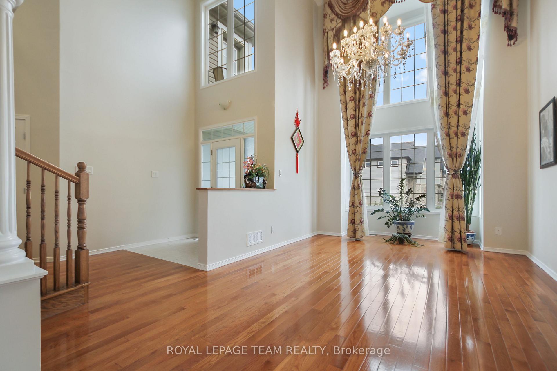 Photo 5 of 214 Asturcon Street, Ottawa, Kanata - Emerald Meadows/Trailwest — HOMEH